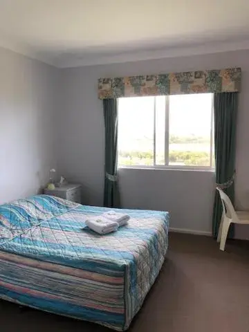 Queen Room with River View in Augusta Hotel Motel Queen Room with River View in Augusta Hotel Motel