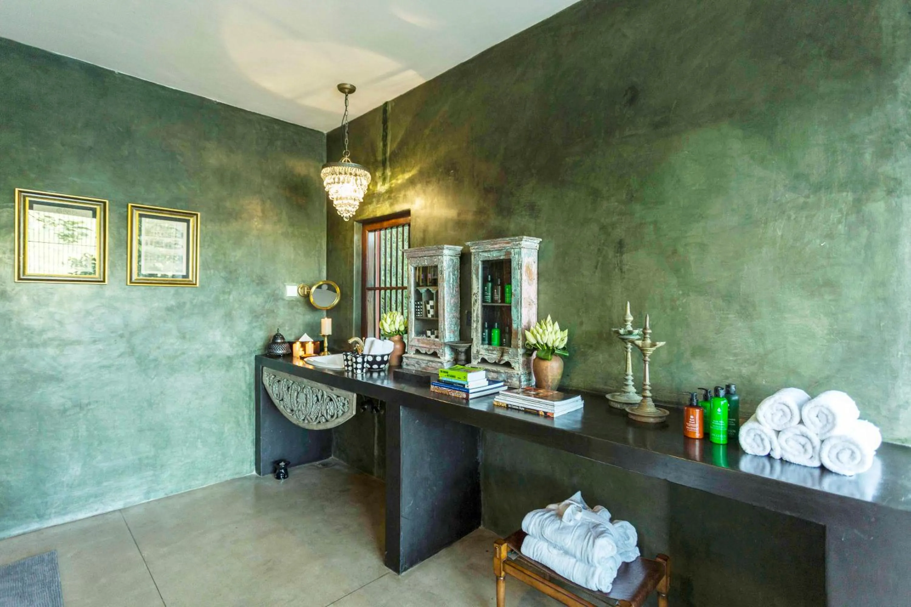 Bathroom in The Hermitage by Edwards Collection - Kandy