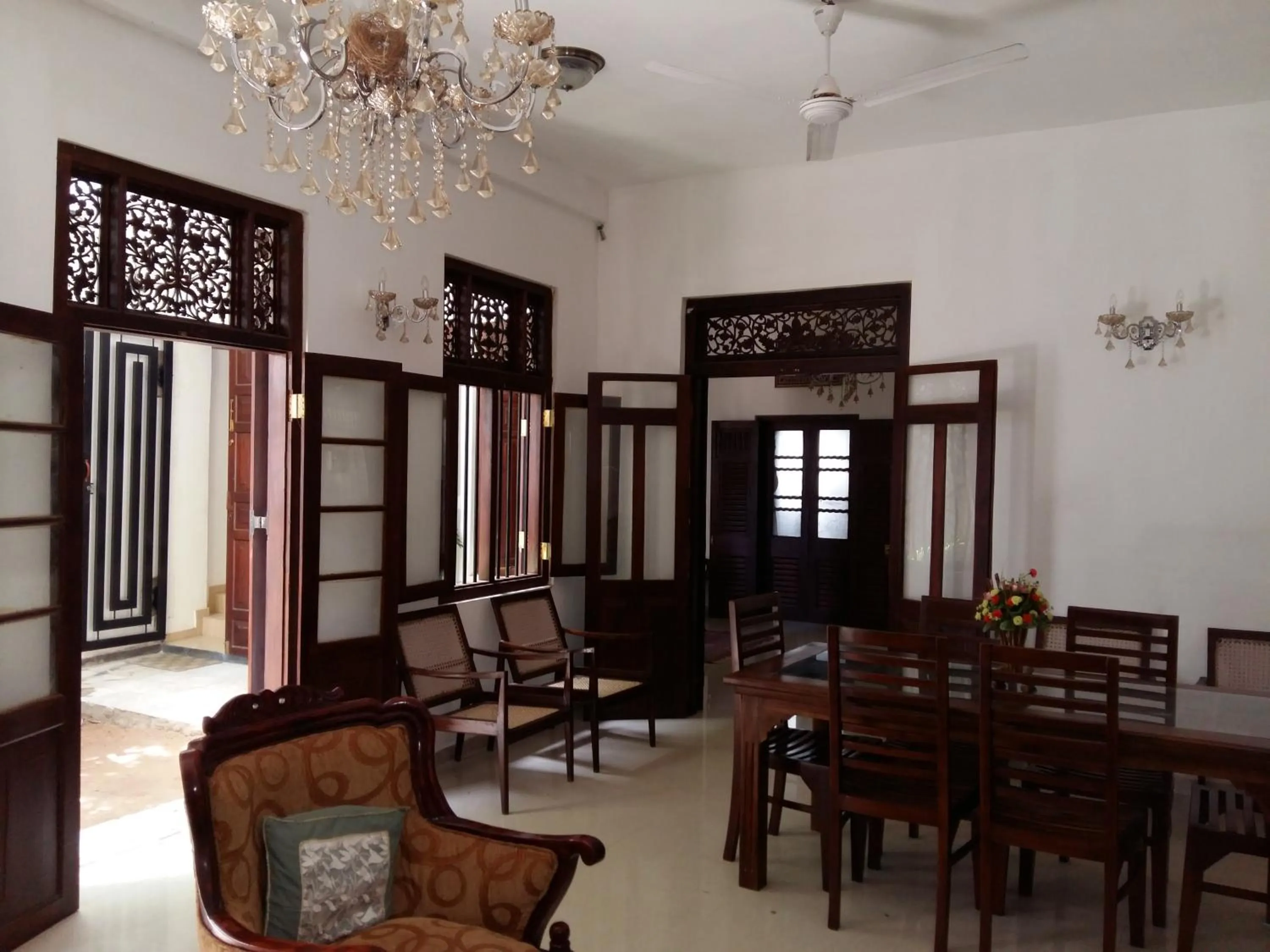 Communal lounge/ TV room in Southern Comforts - Galle Fort