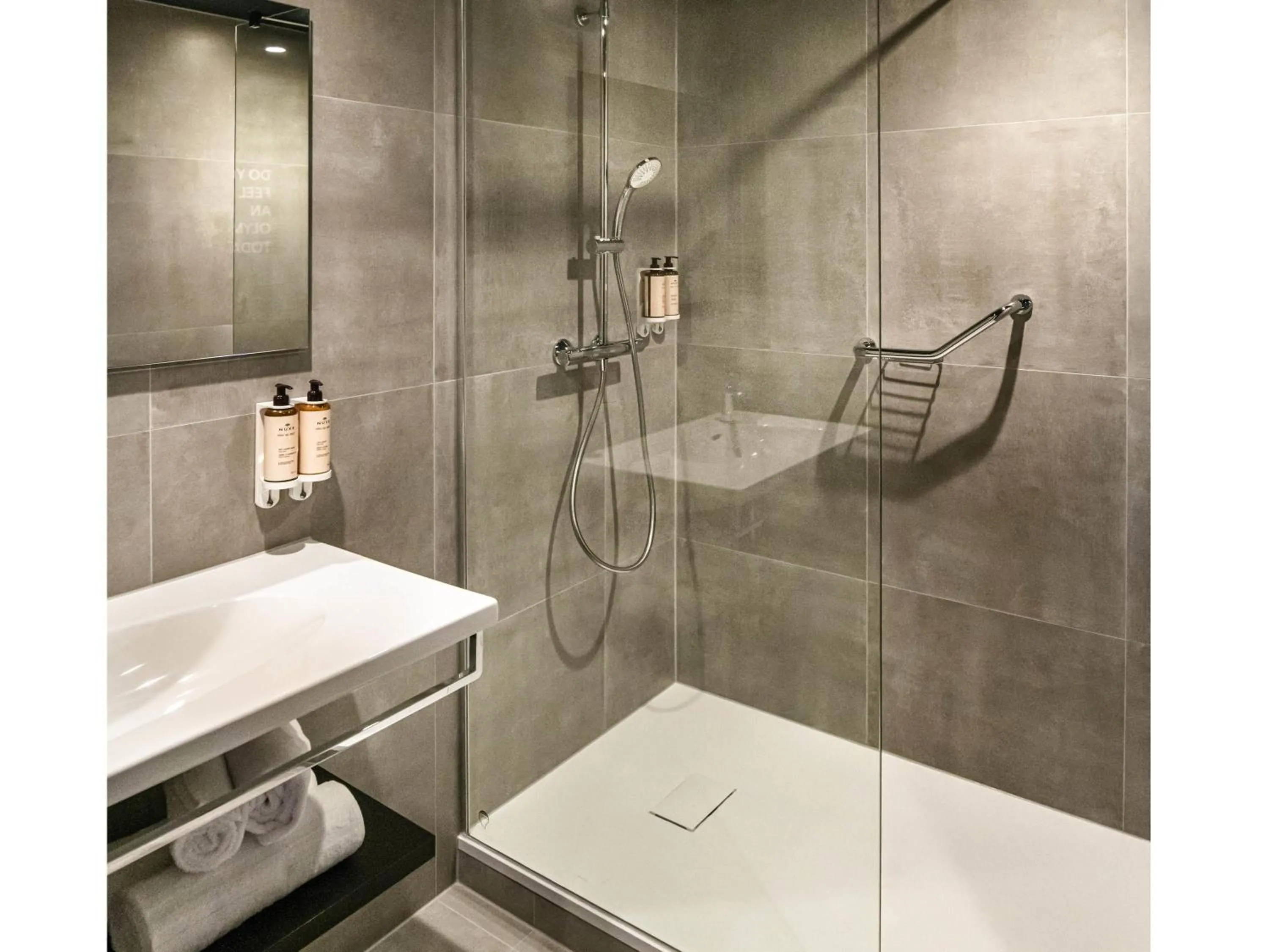 Bedroom in Mercure Antwerp City South