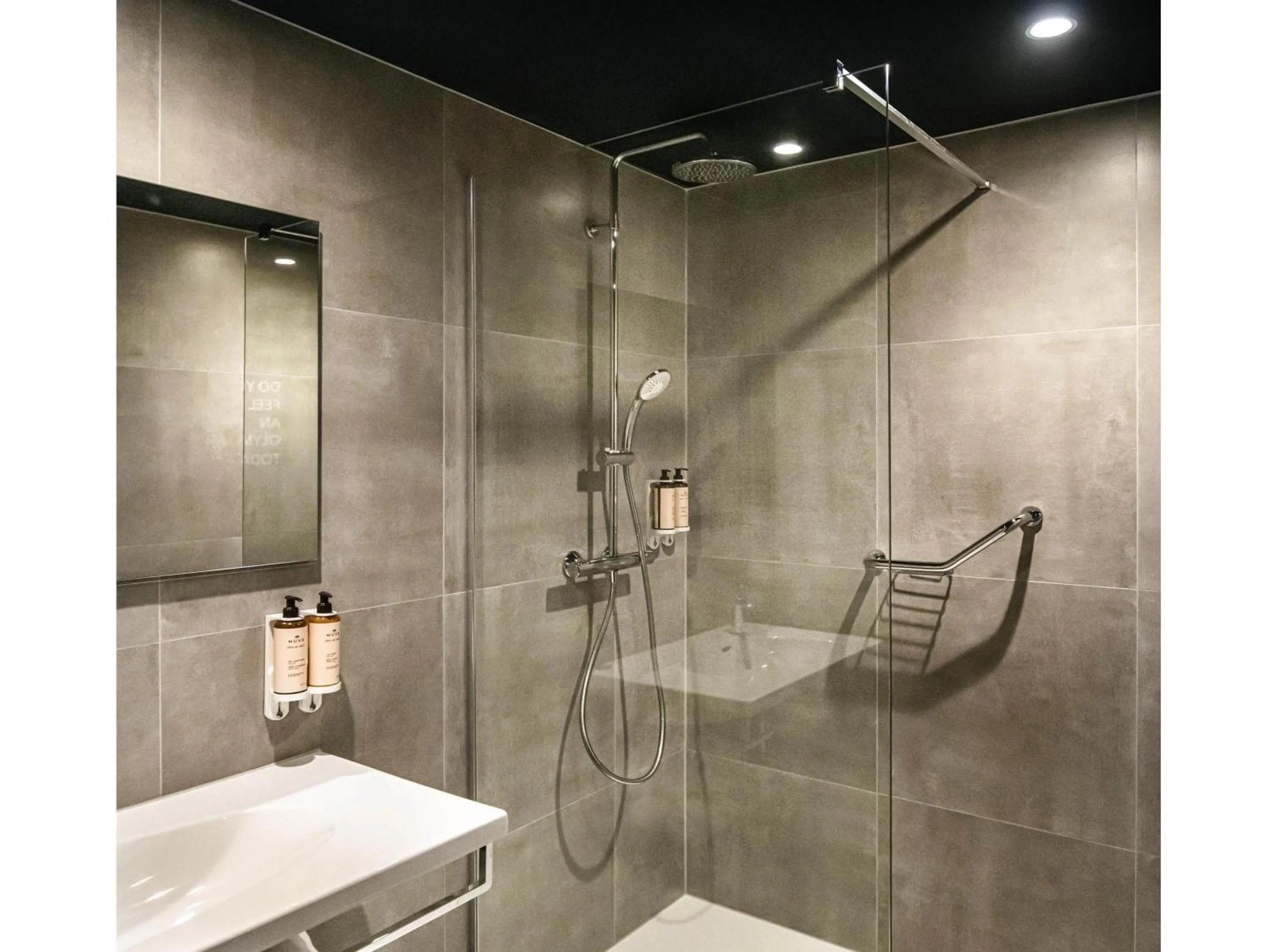 Bedroom in Mercure Antwerp City South