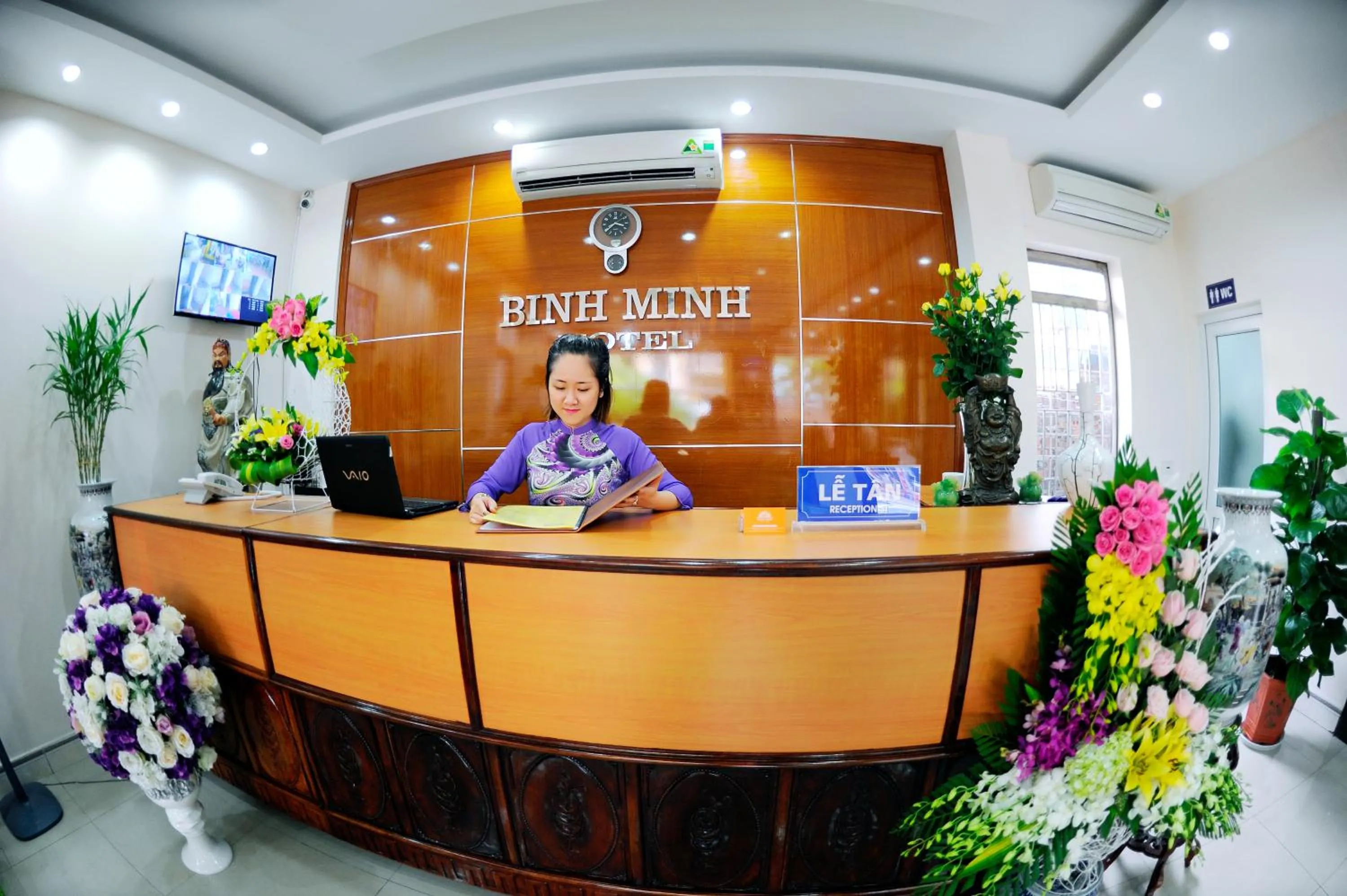 Communal lounge/ TV room in Binh Minh Hotel