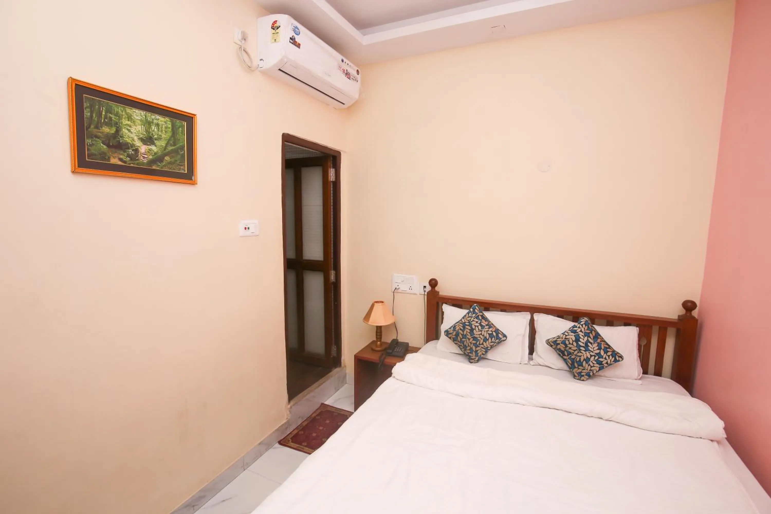 Photo of the whole room, Bed in Hotel Cecil