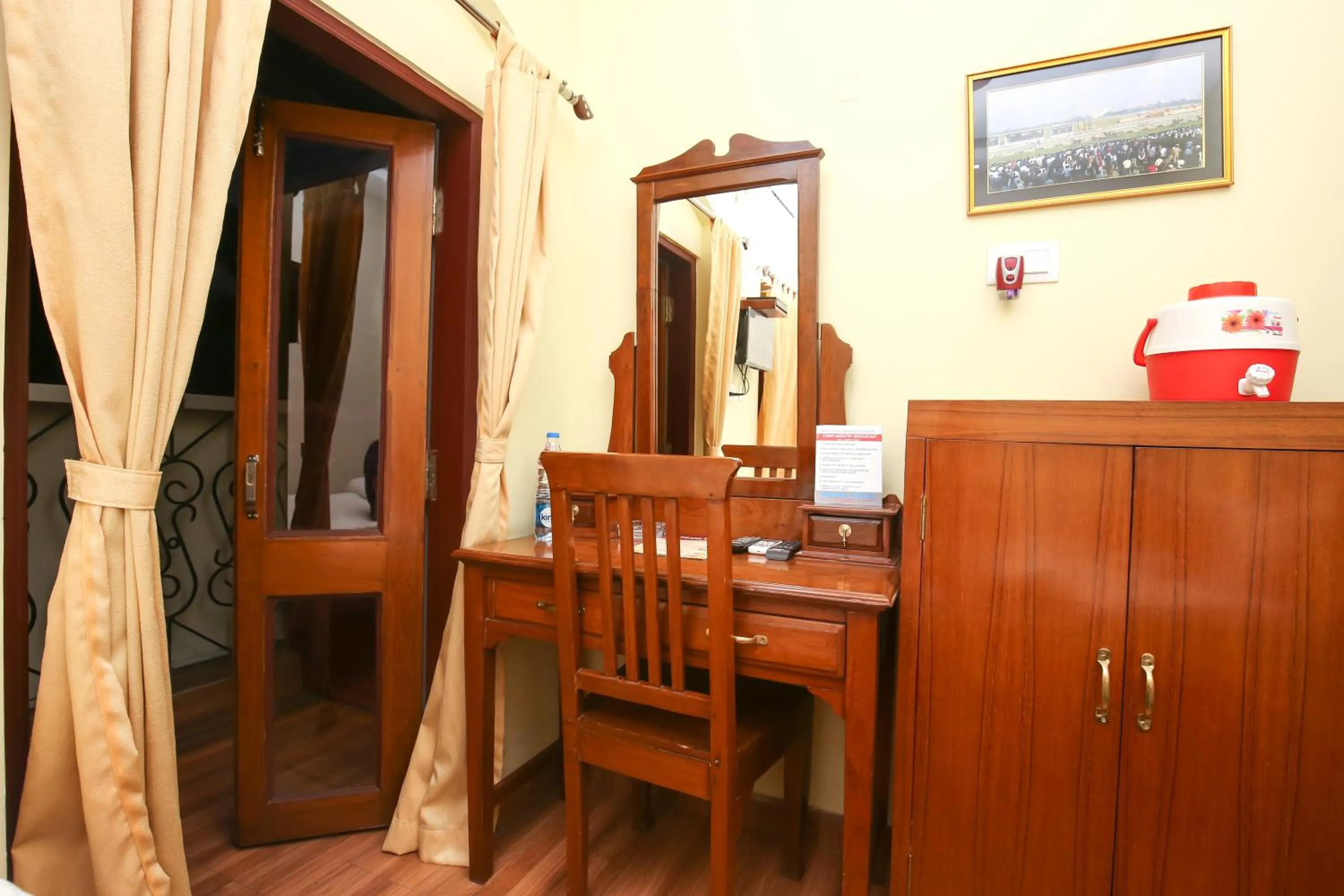 Photo of the whole room in Hotel Cecil