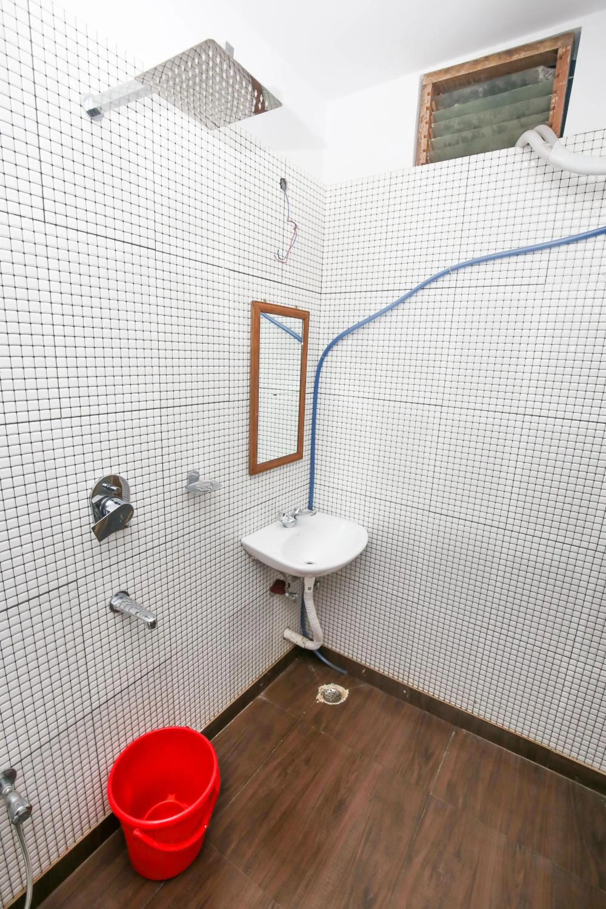 Shower in Hotel Cecil