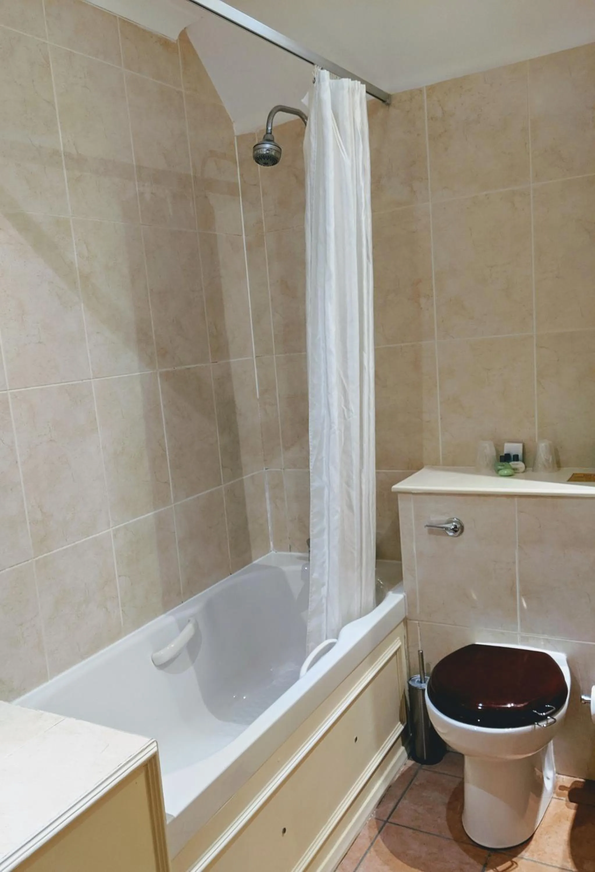 Shower in London Beach Country Hotel & Golf Club