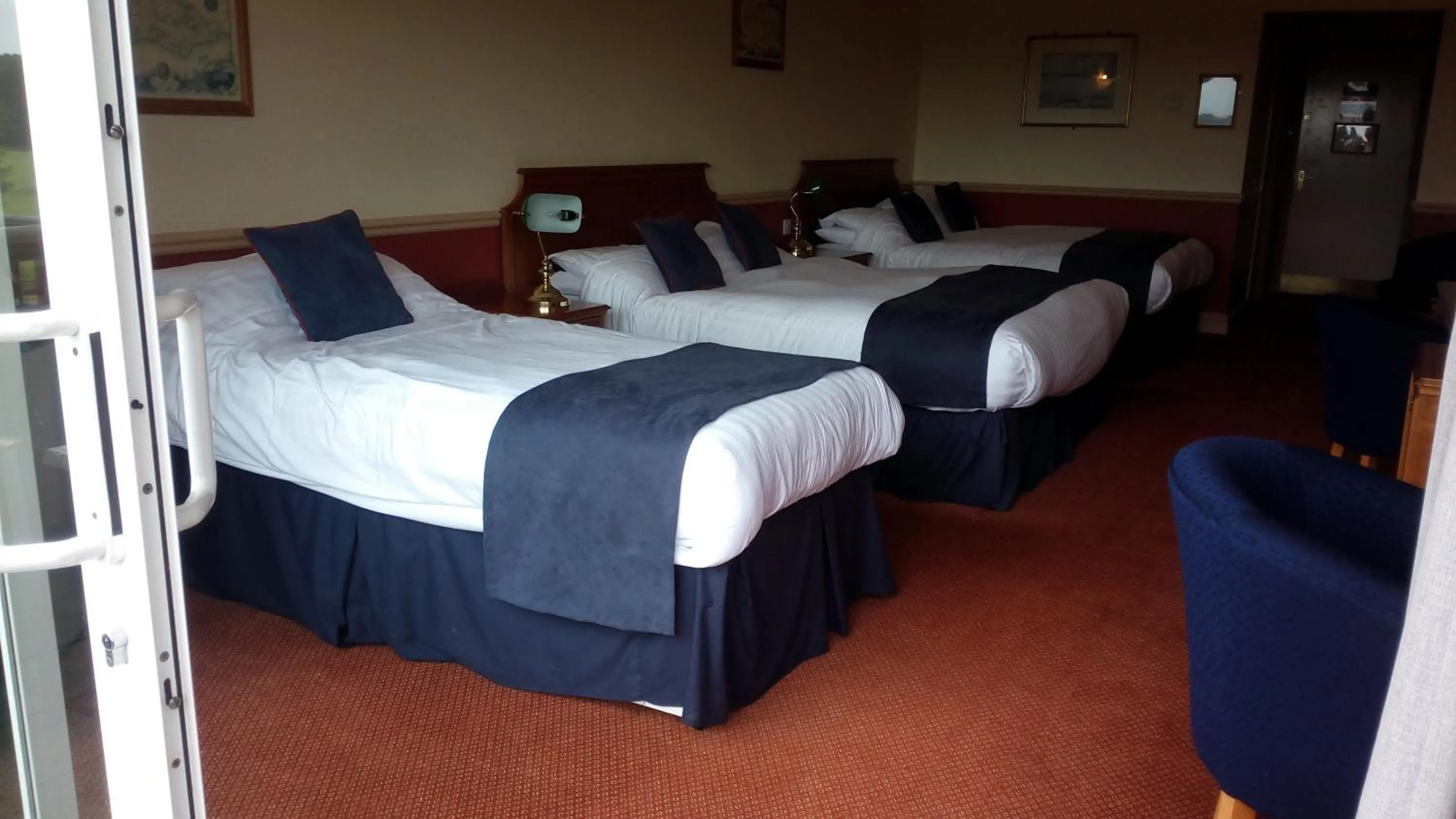 Bed in London Beach Country Hotel & Golf Club