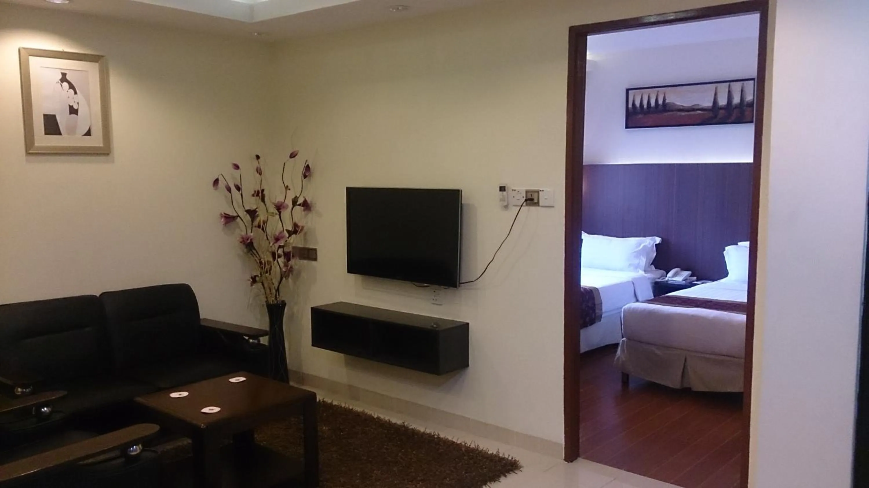 One-Bedroom SoHo Apartment in Hotel & Apartment Ambassador 3