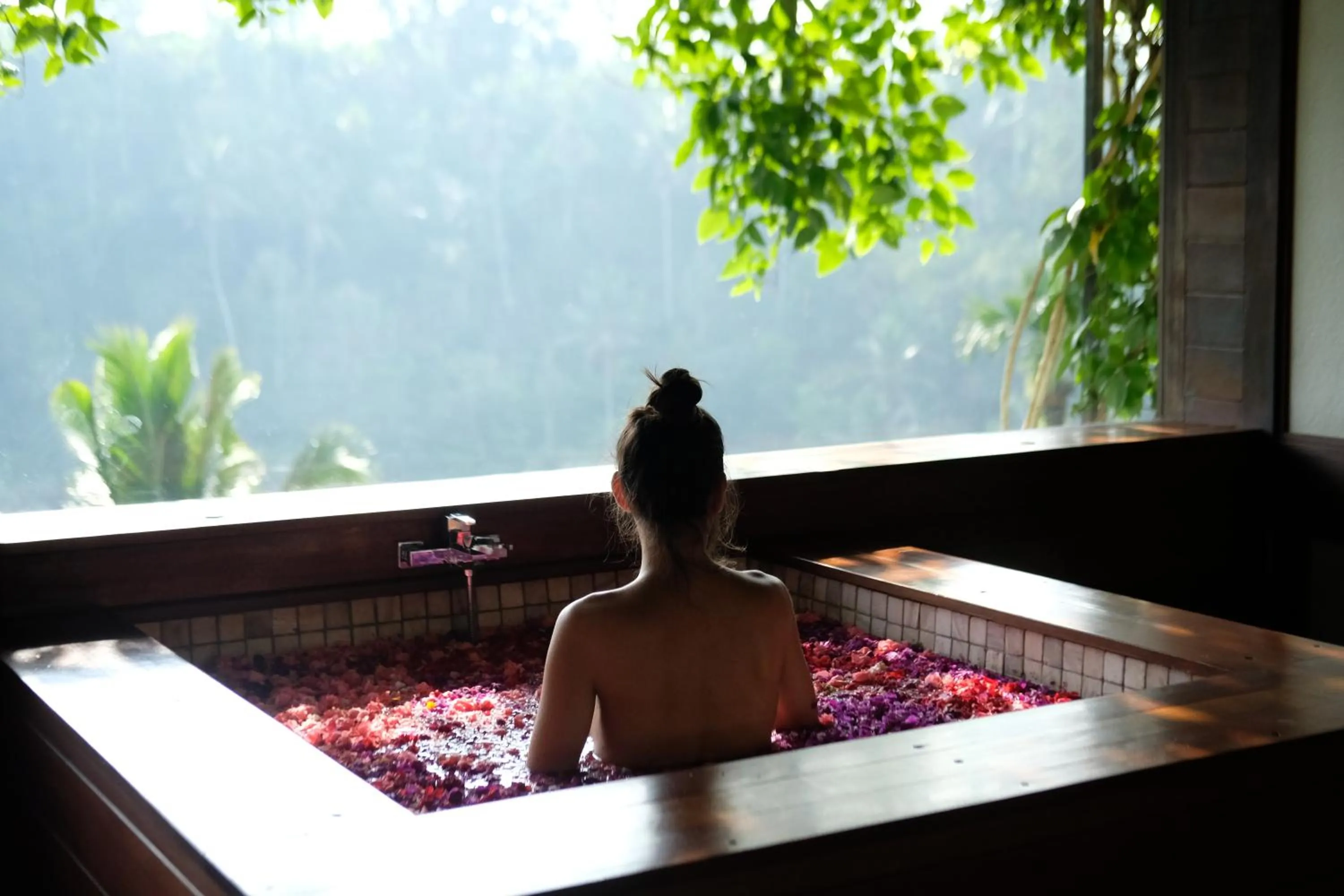 Hot Tub in Suarapura Resort & Spa