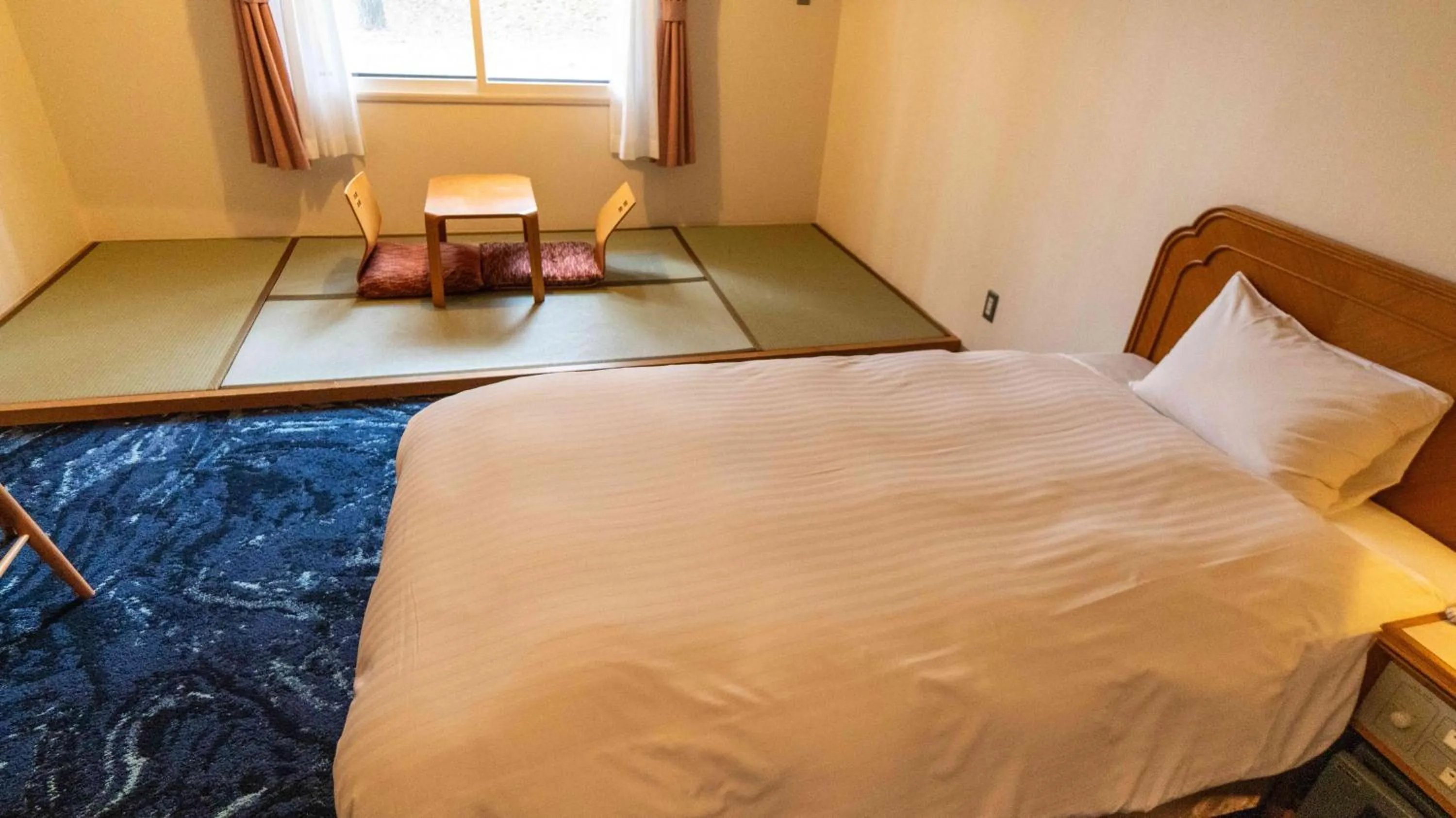 Bedroom, Bed in Motosu Phoenix Hotel