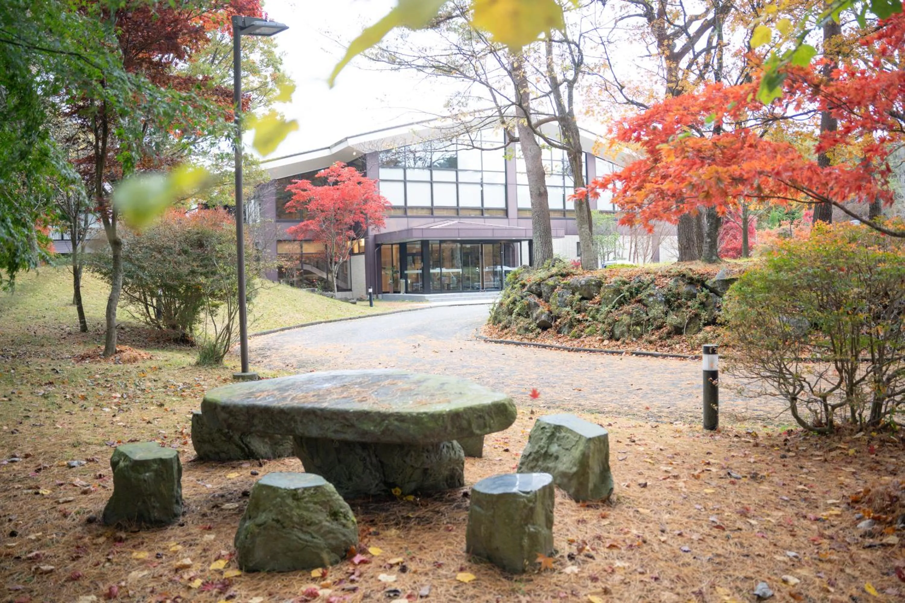 Autumn in Motosu Phoenix Hotel