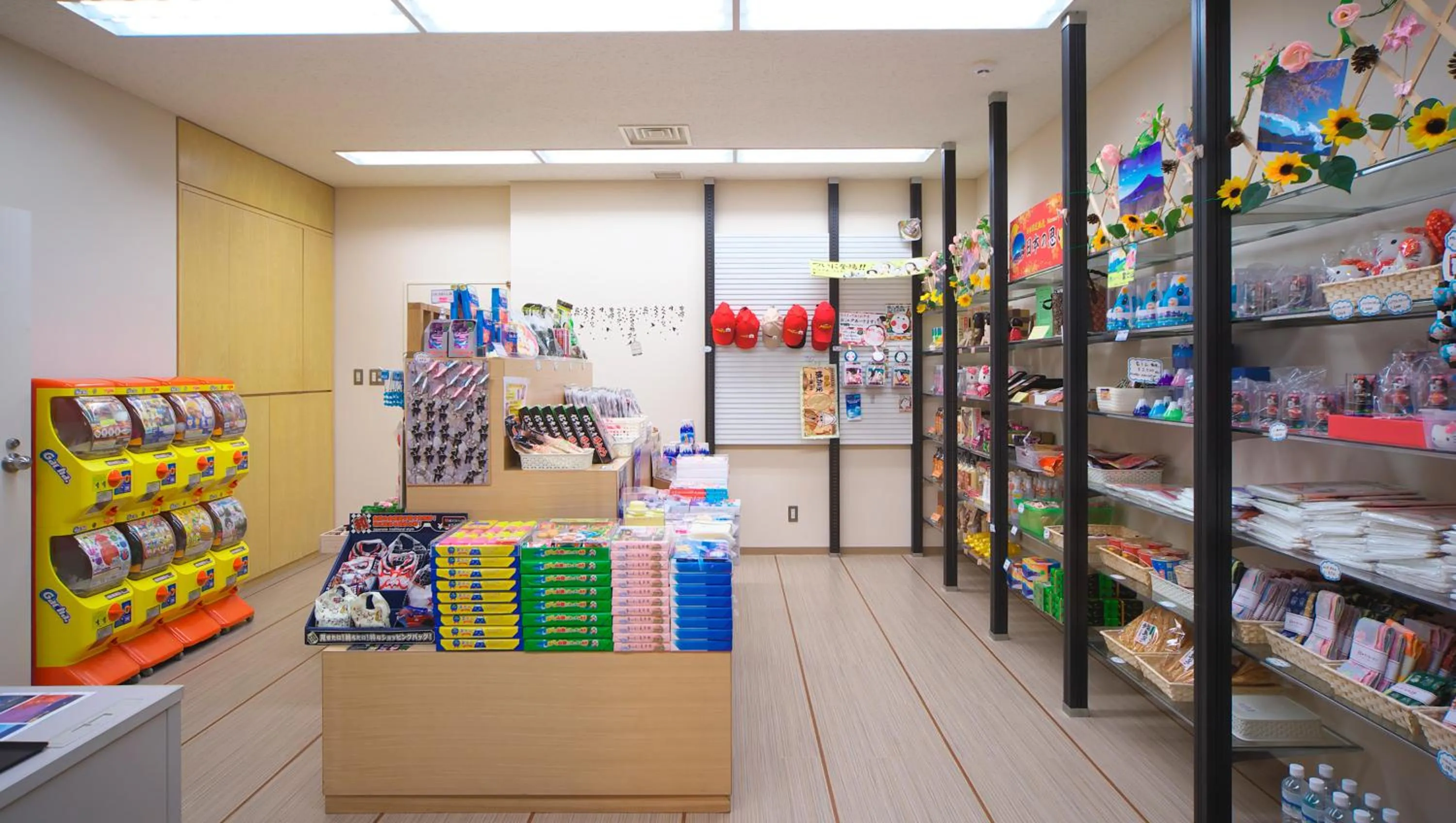 On-site shops in Motosu Phoenix Hotel