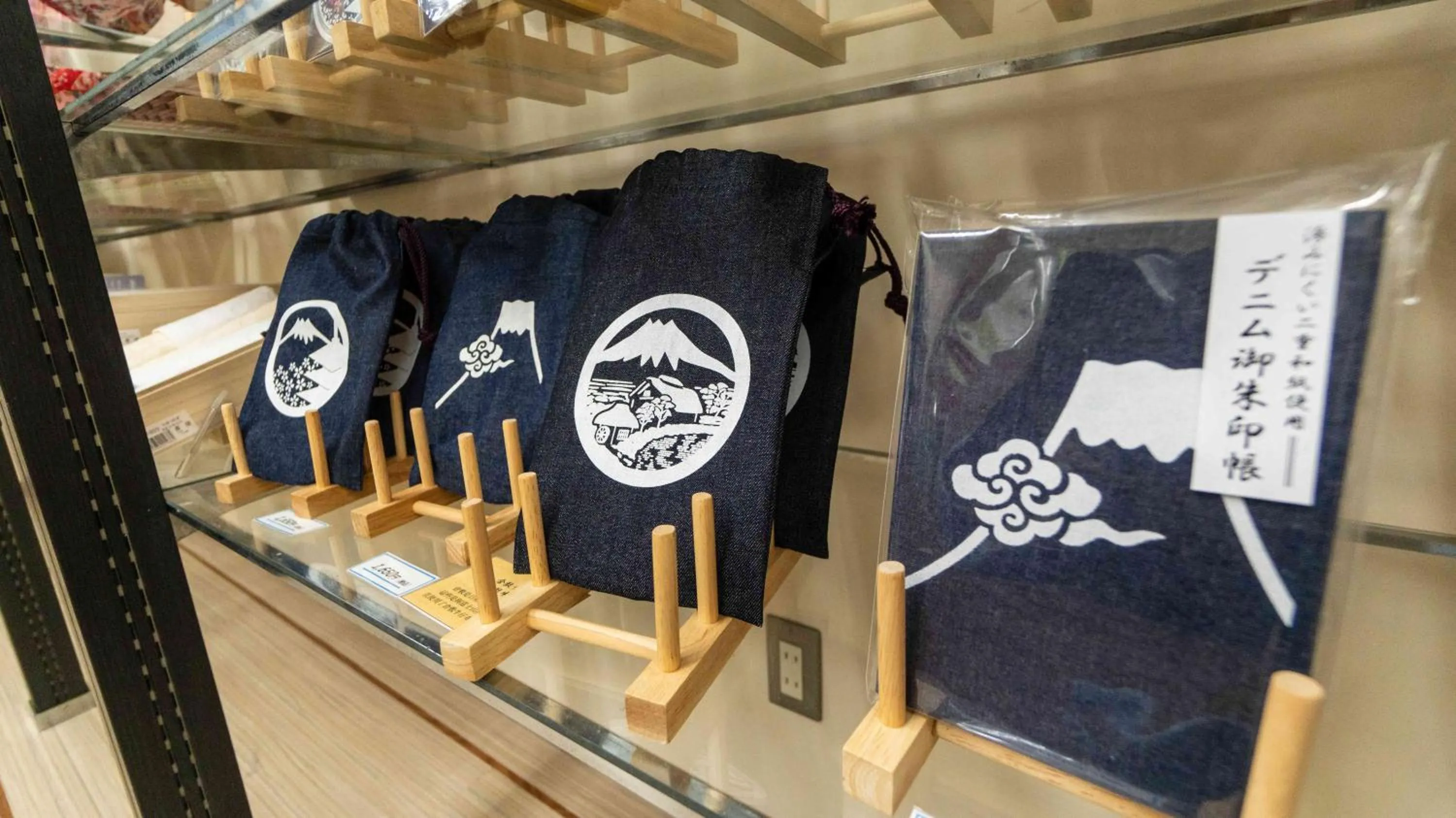 On-site shops in Motosu Phoenix Hotel