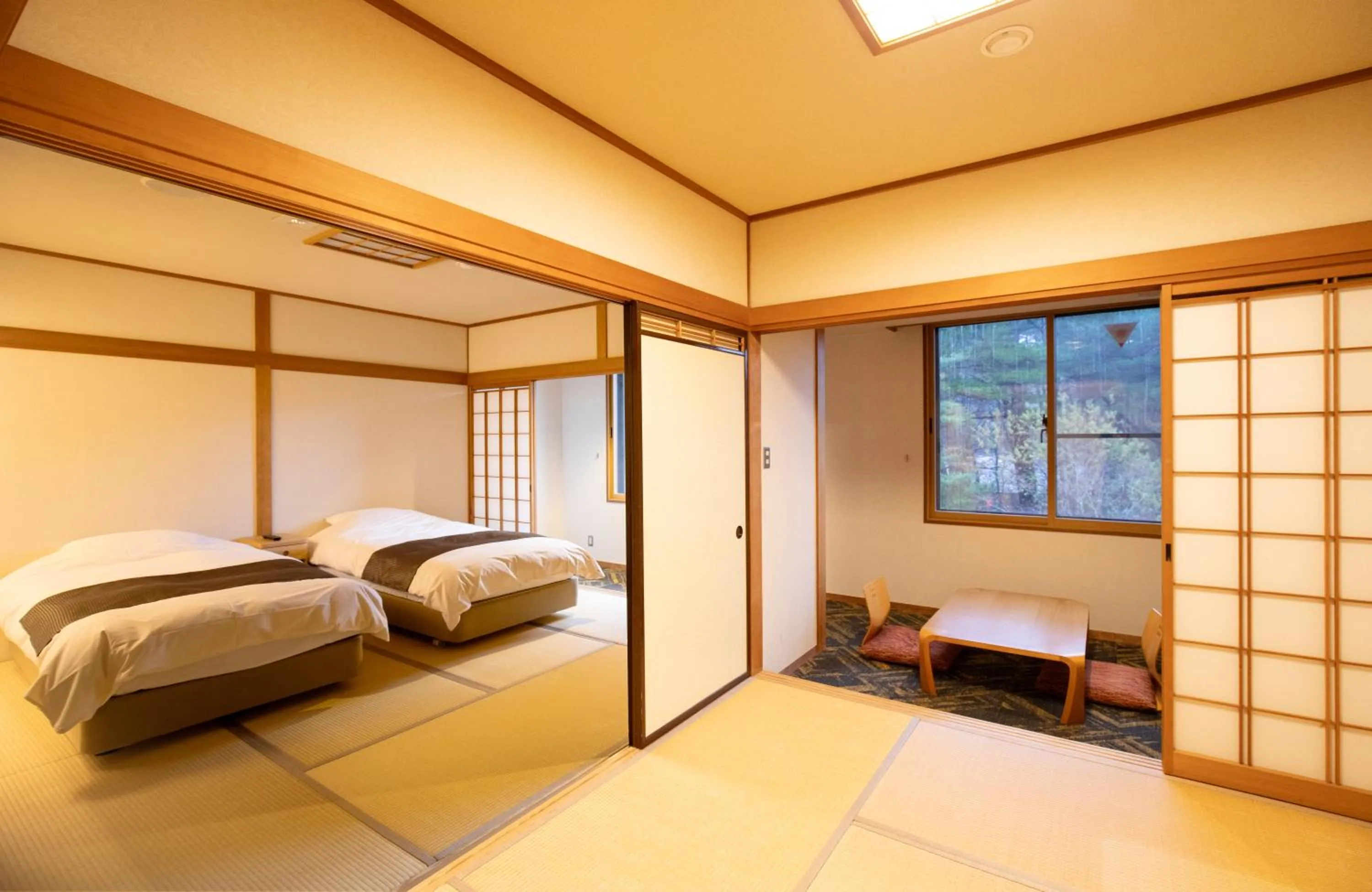 Photo of the whole room, Bed in Motosu Phoenix Hotel