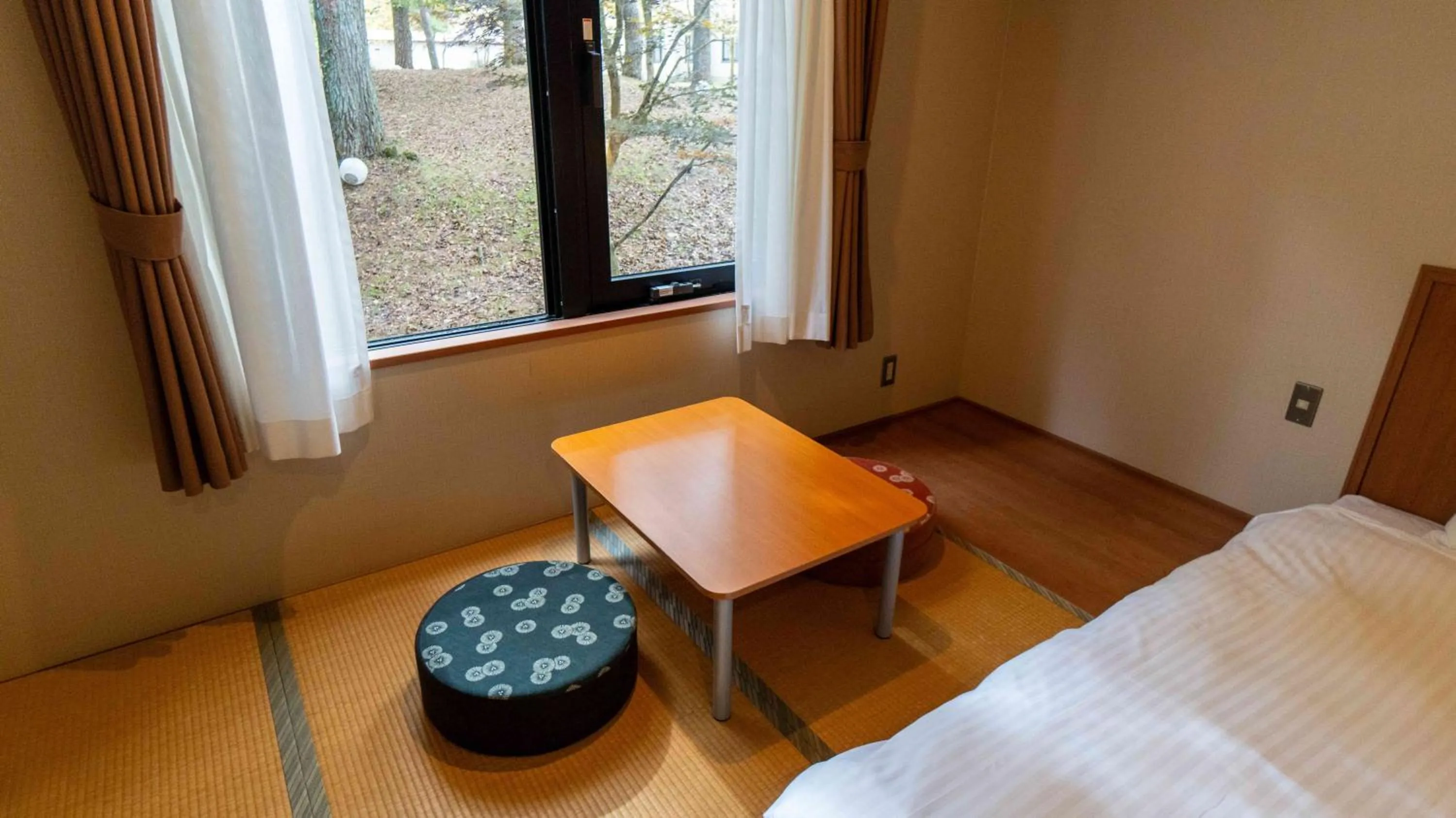 Bedroom, Bed in Motosu Phoenix Hotel