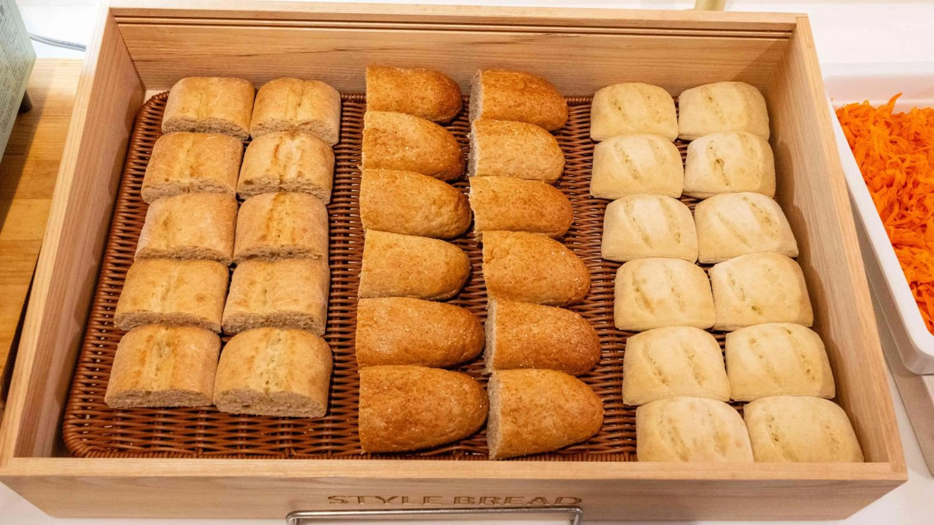 Food and drinks in Motosu Phoenix Hotel