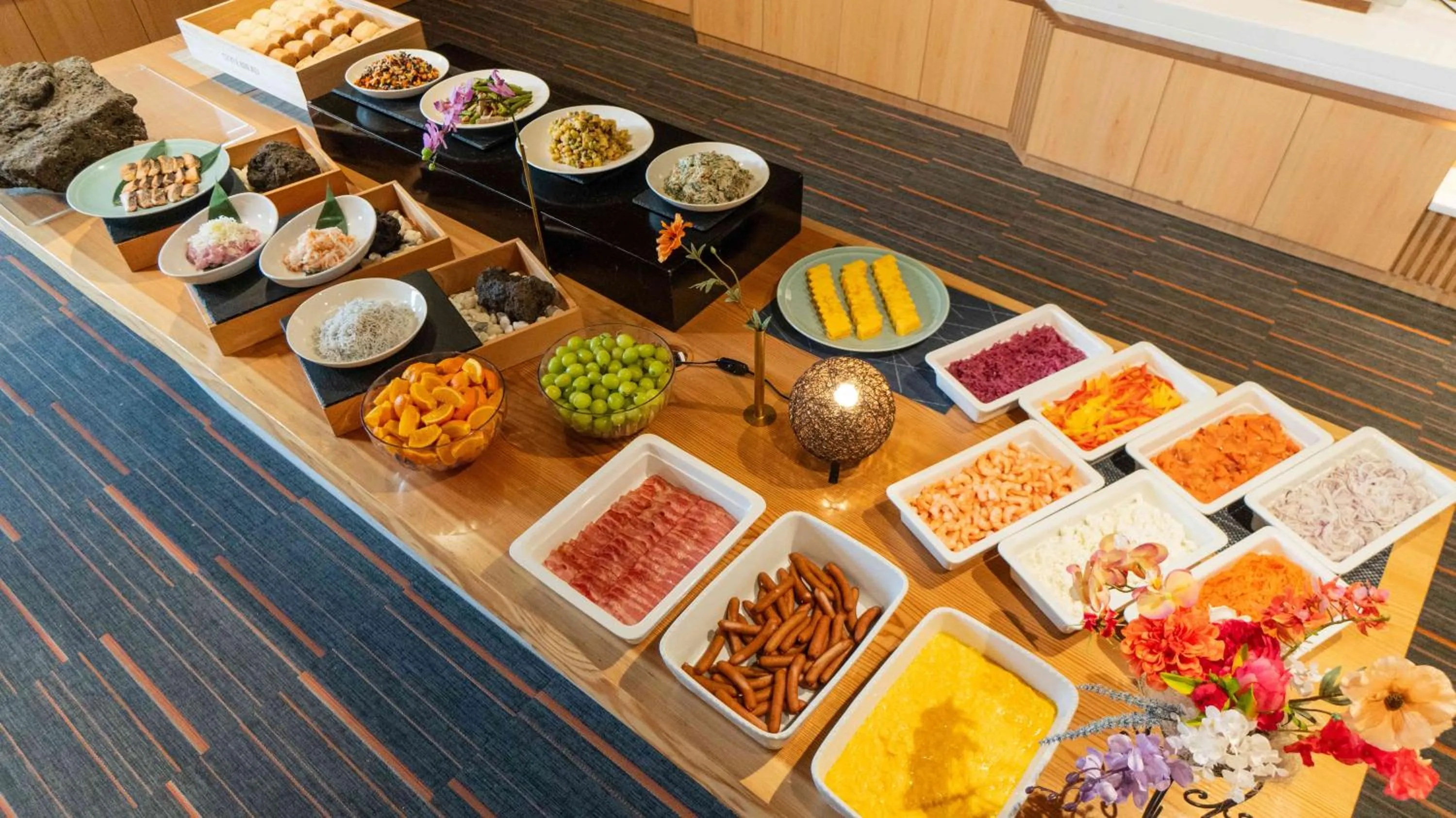 Food and drinks in Motosu Phoenix Hotel