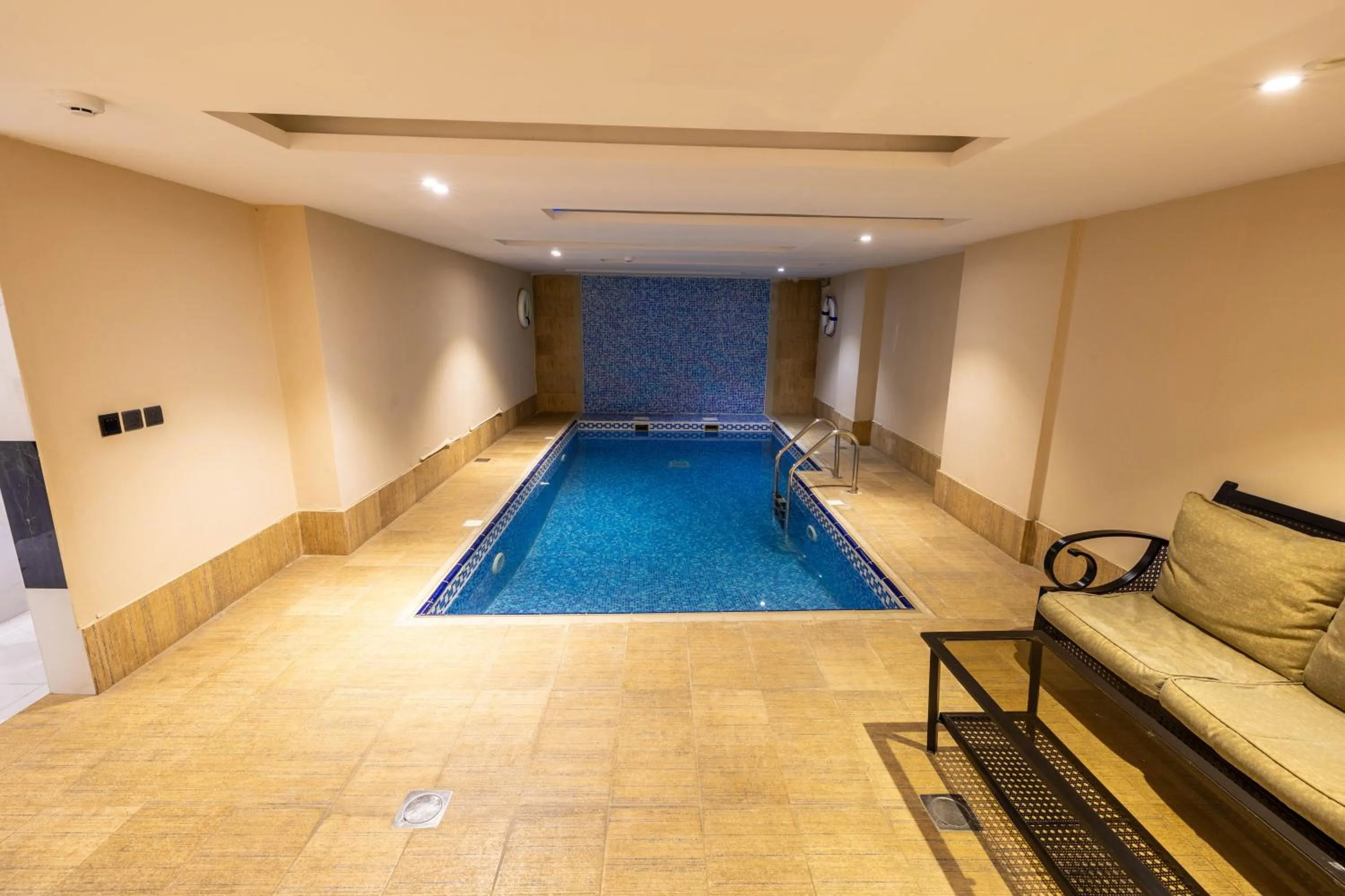 Al Muhaidb Residence Al Takhasossi 1