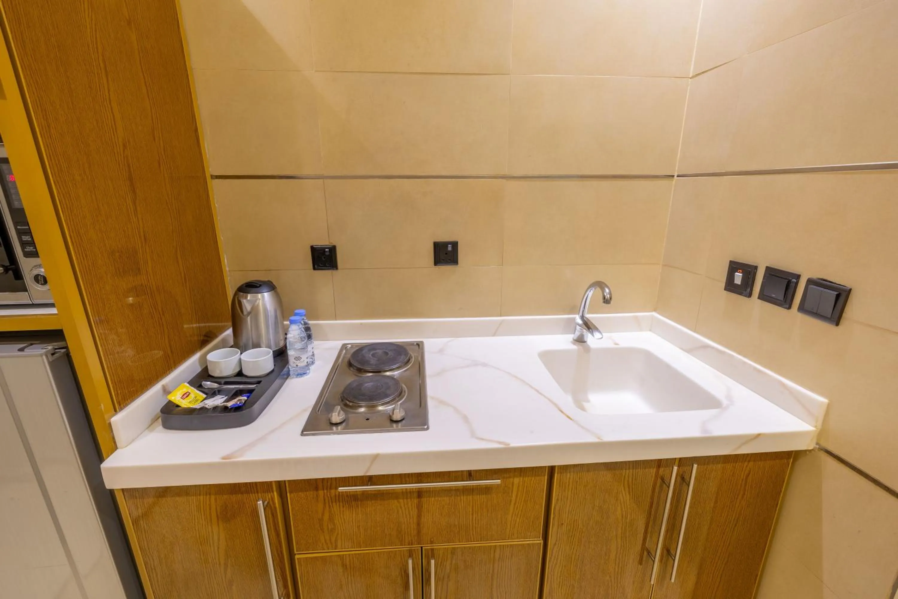 Al Muhaidb Residence Al Takhasossi 1