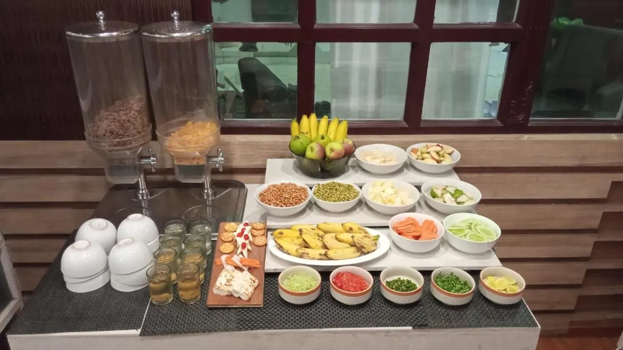 Breakfast in Hotel Mahadev Palace