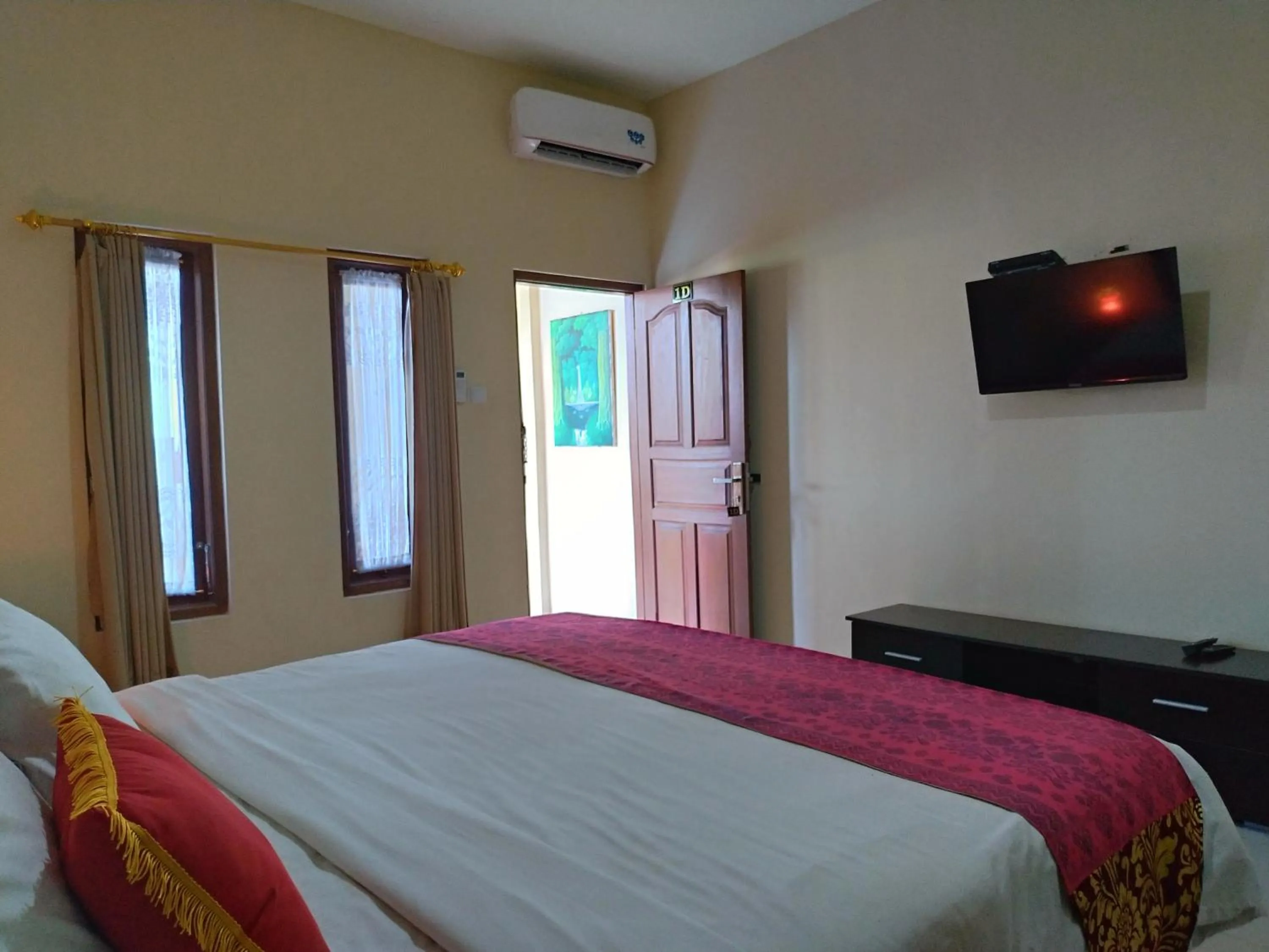 TV and multimedia, Bed in Beji Ayu Homestay
