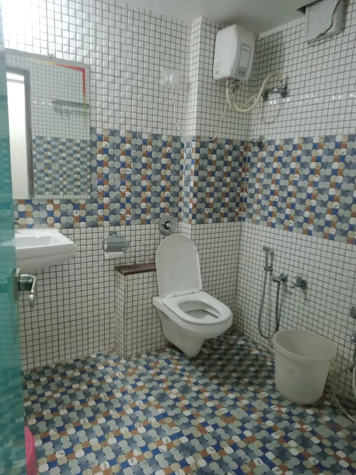 Shower in Hotel Hillton