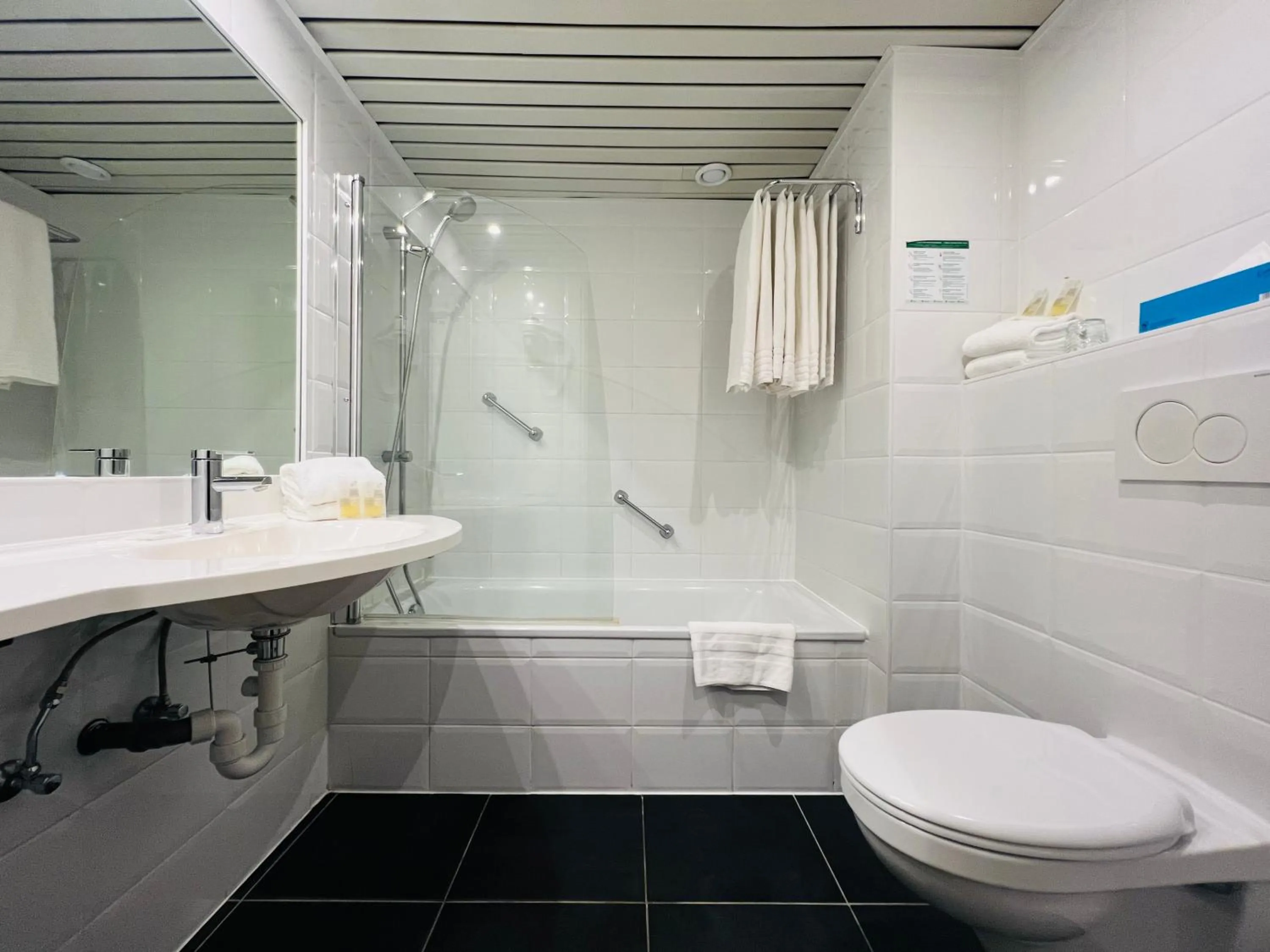 Shower in Bedford Hotel Brussels