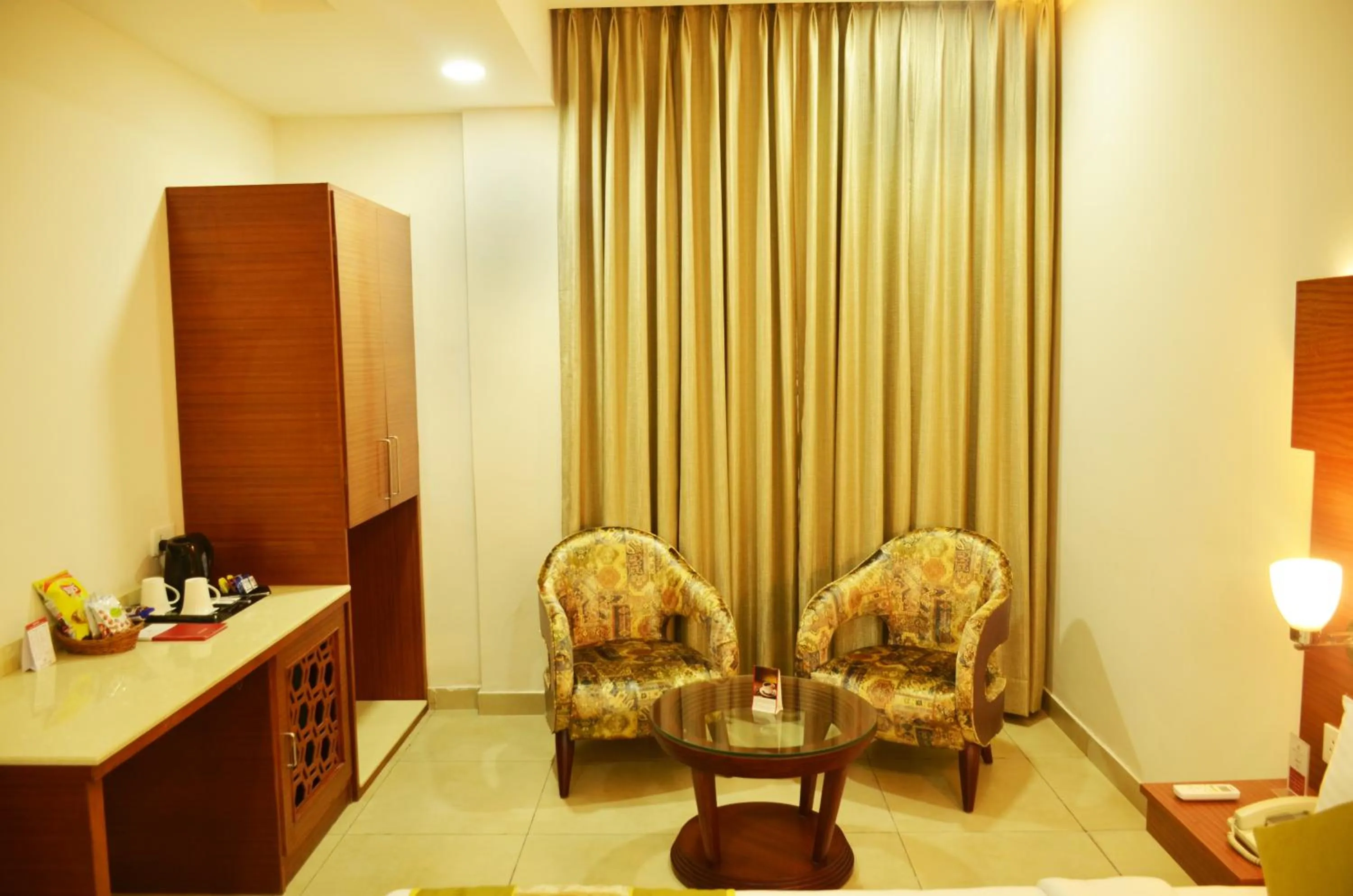 Seating area in Mint Hotel Premia Chandigarh, Zirakpur