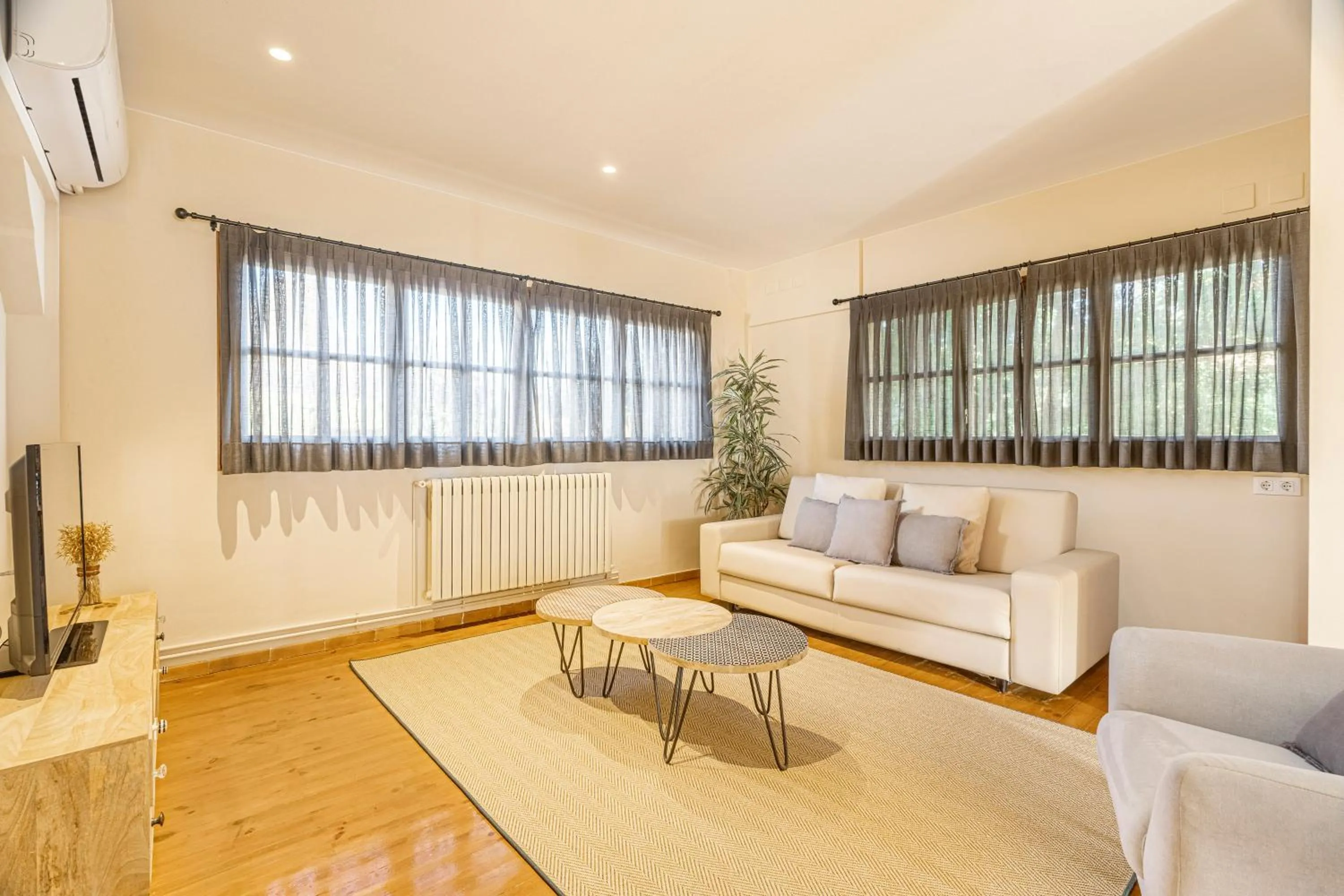 Communal lounge/ TV room in Masos Can Sot