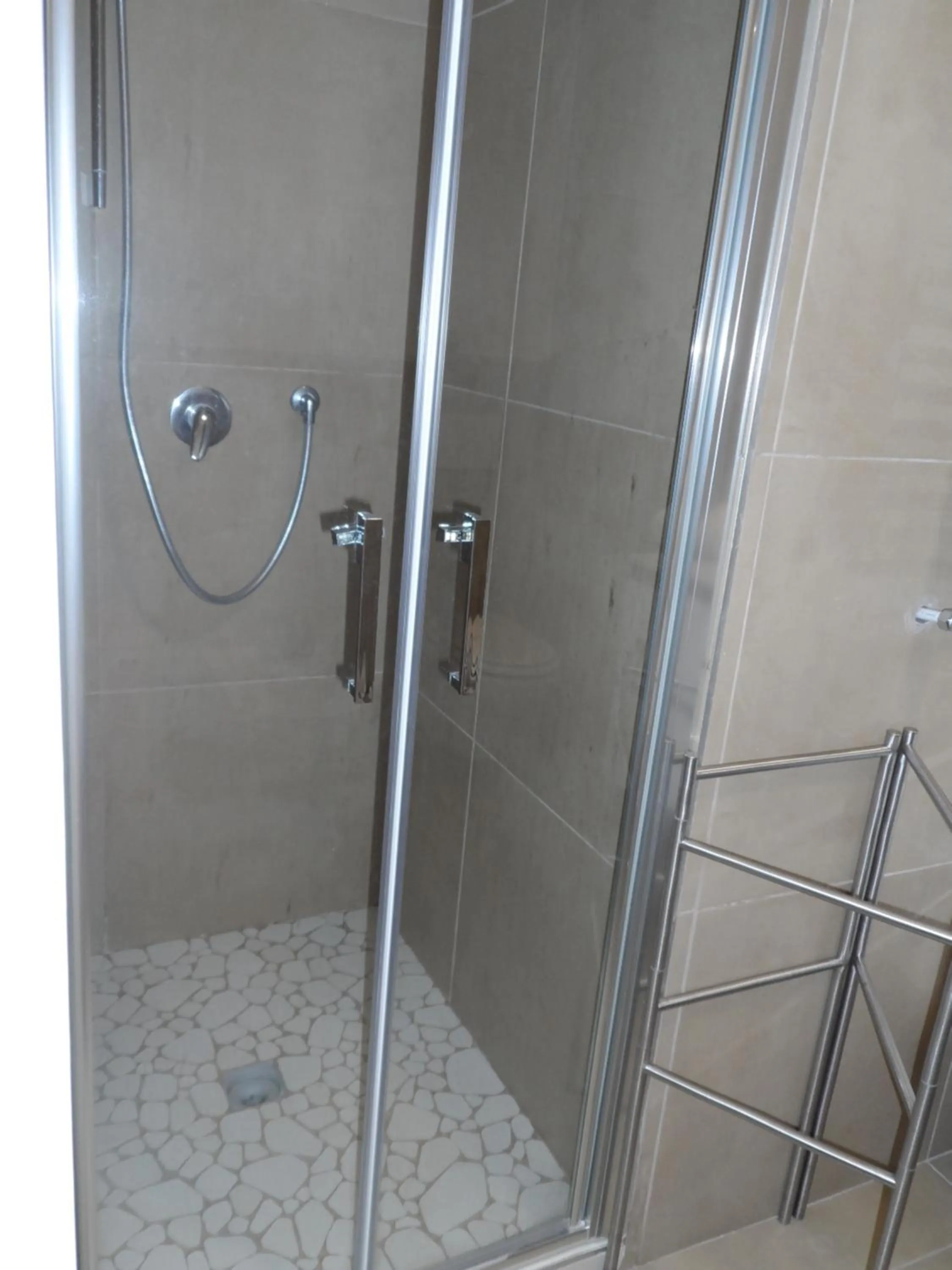 Shower in Residence Palazzo dei Delfini by RECEPTIO