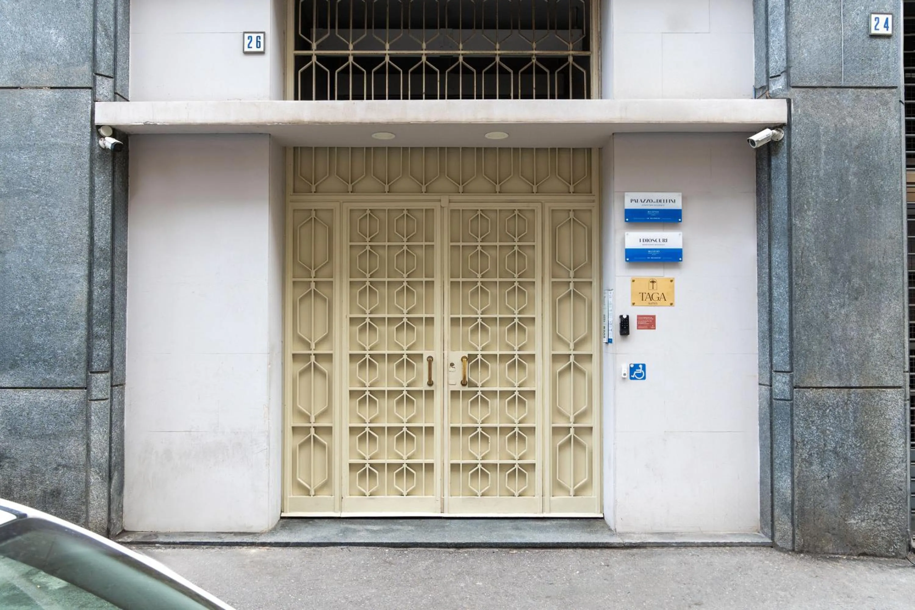 Property building in Residence Palazzo dei Delfini by RECEPTIO