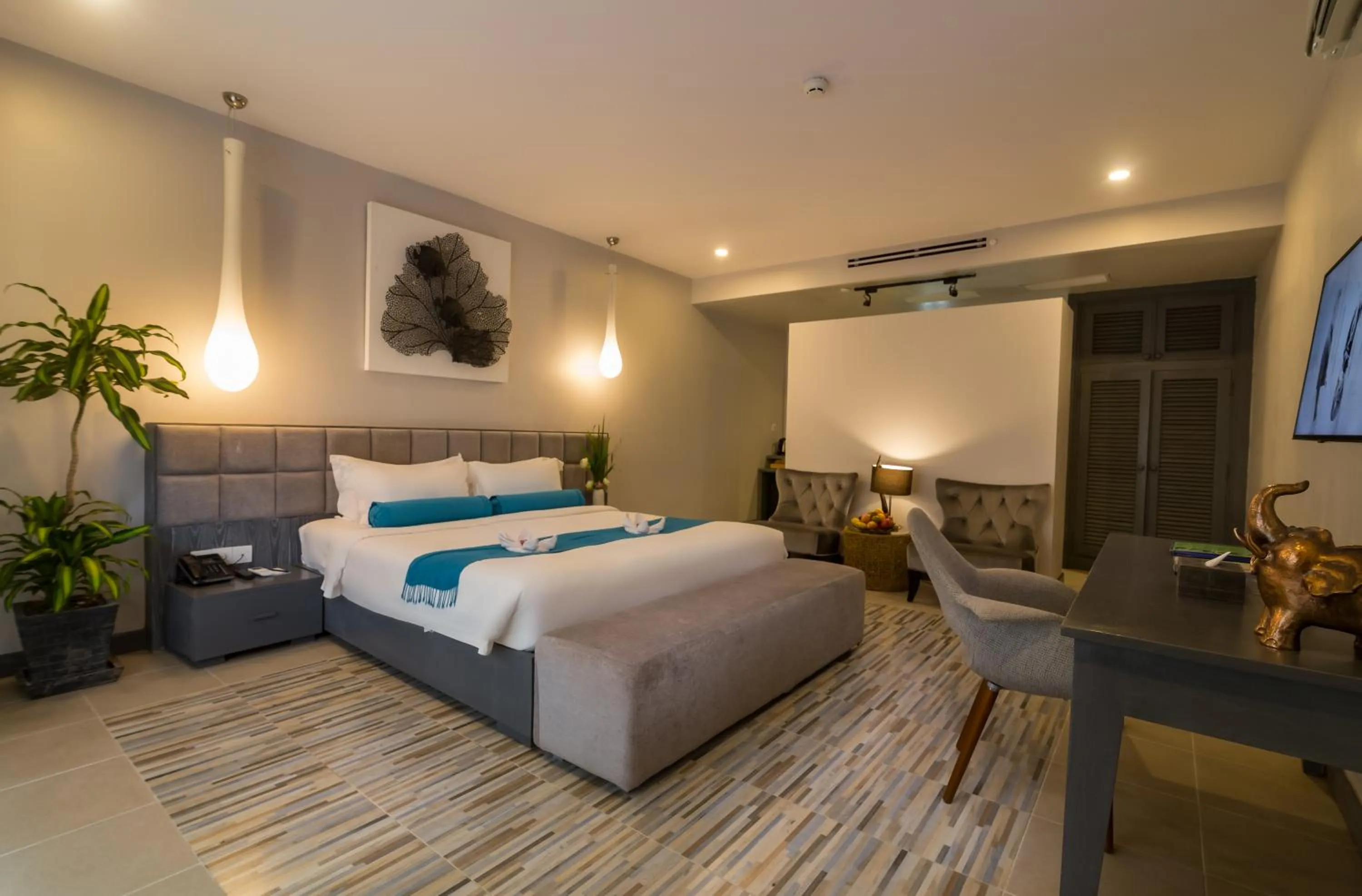 Photo of the whole room, Bed in Damrei Residence & Spa