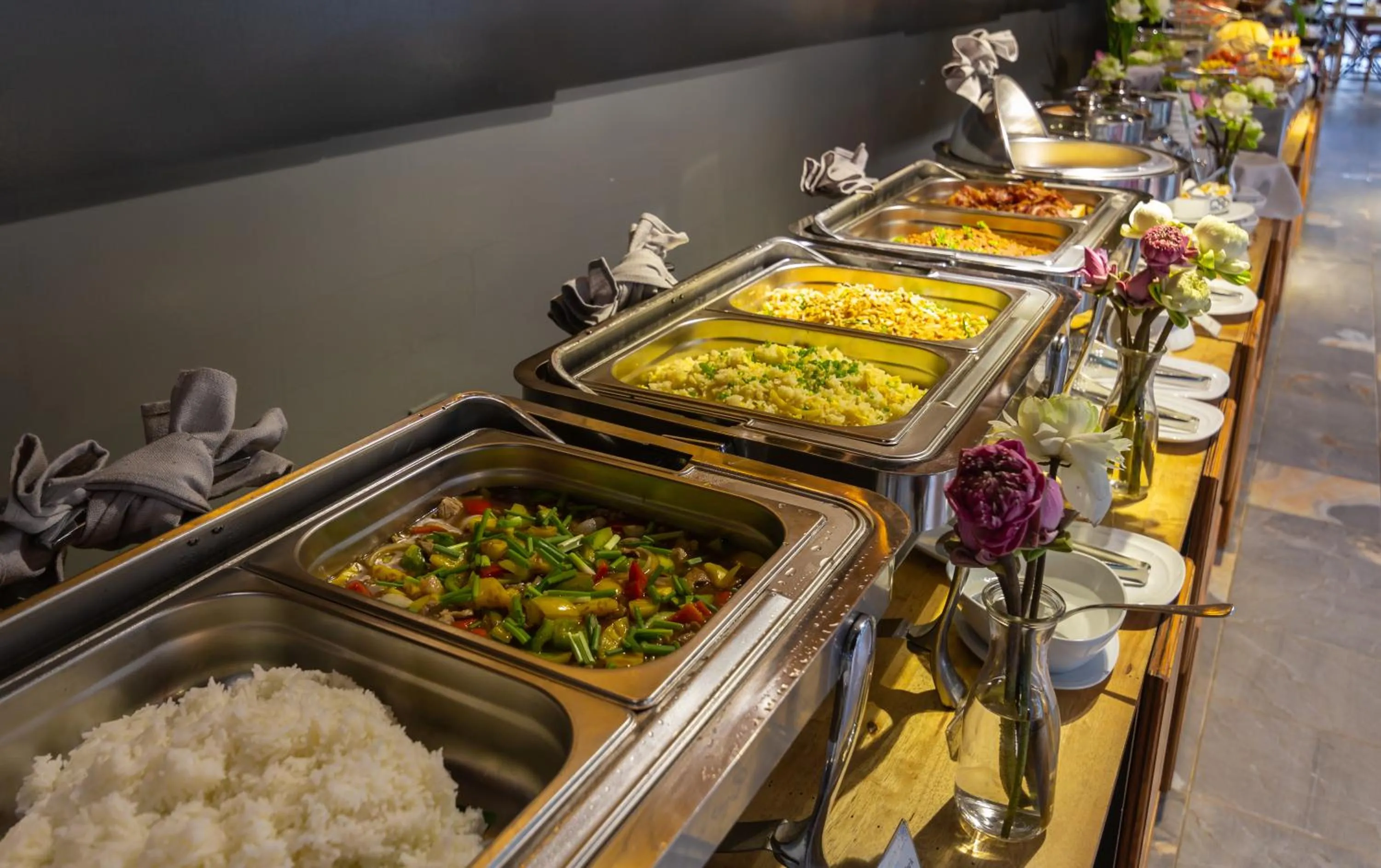 Buffet breakfast in Damrei Residence & Spa