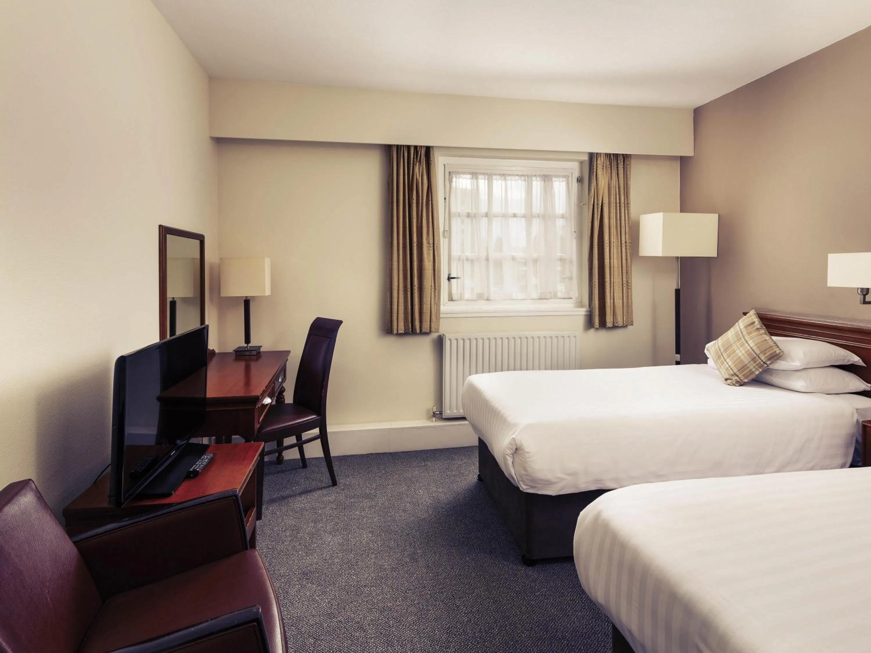 Bedroom, Bed in Mercure Perth Hotel