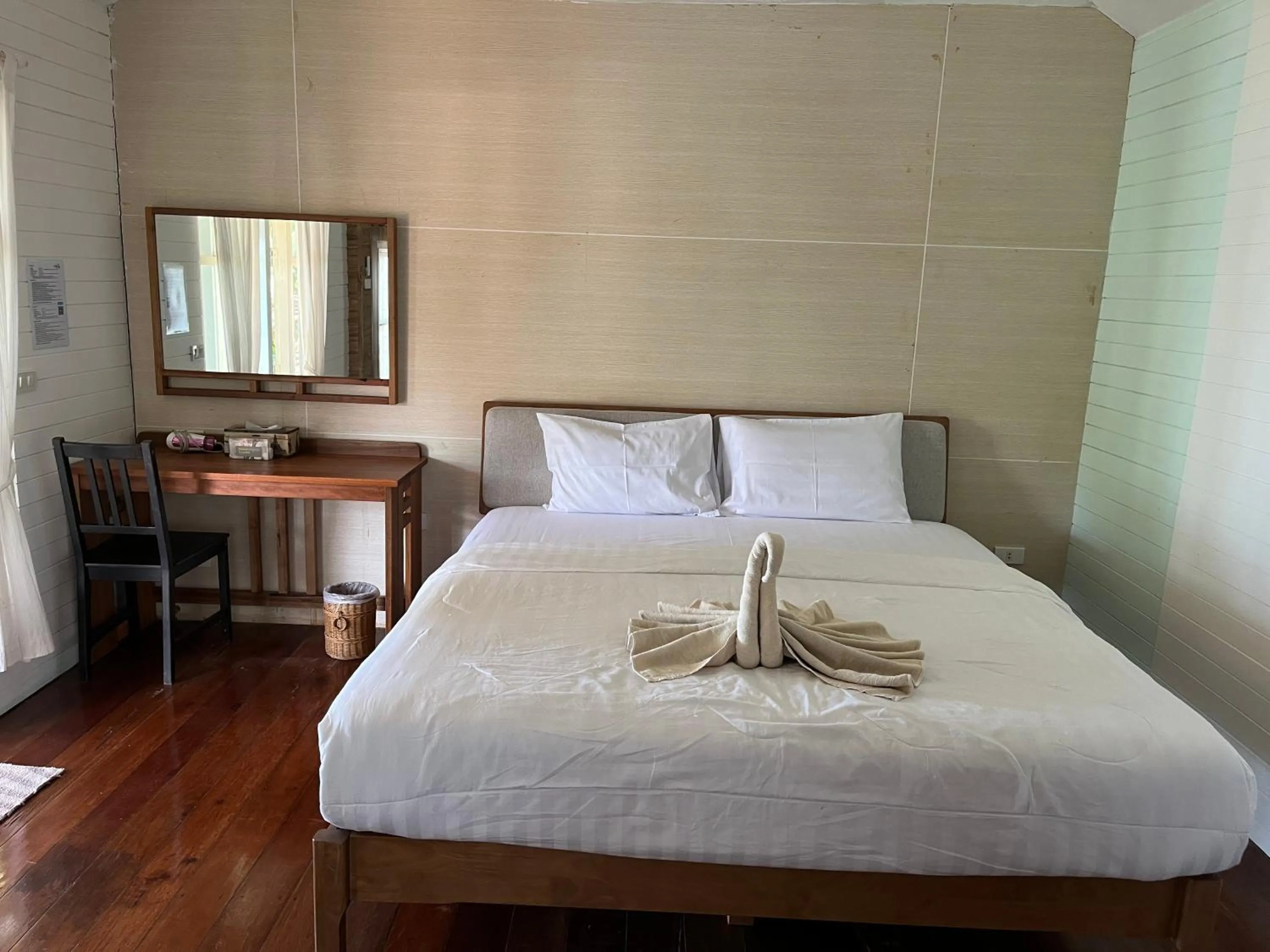 Bed in A-Na-Lay Resort Koh Kood