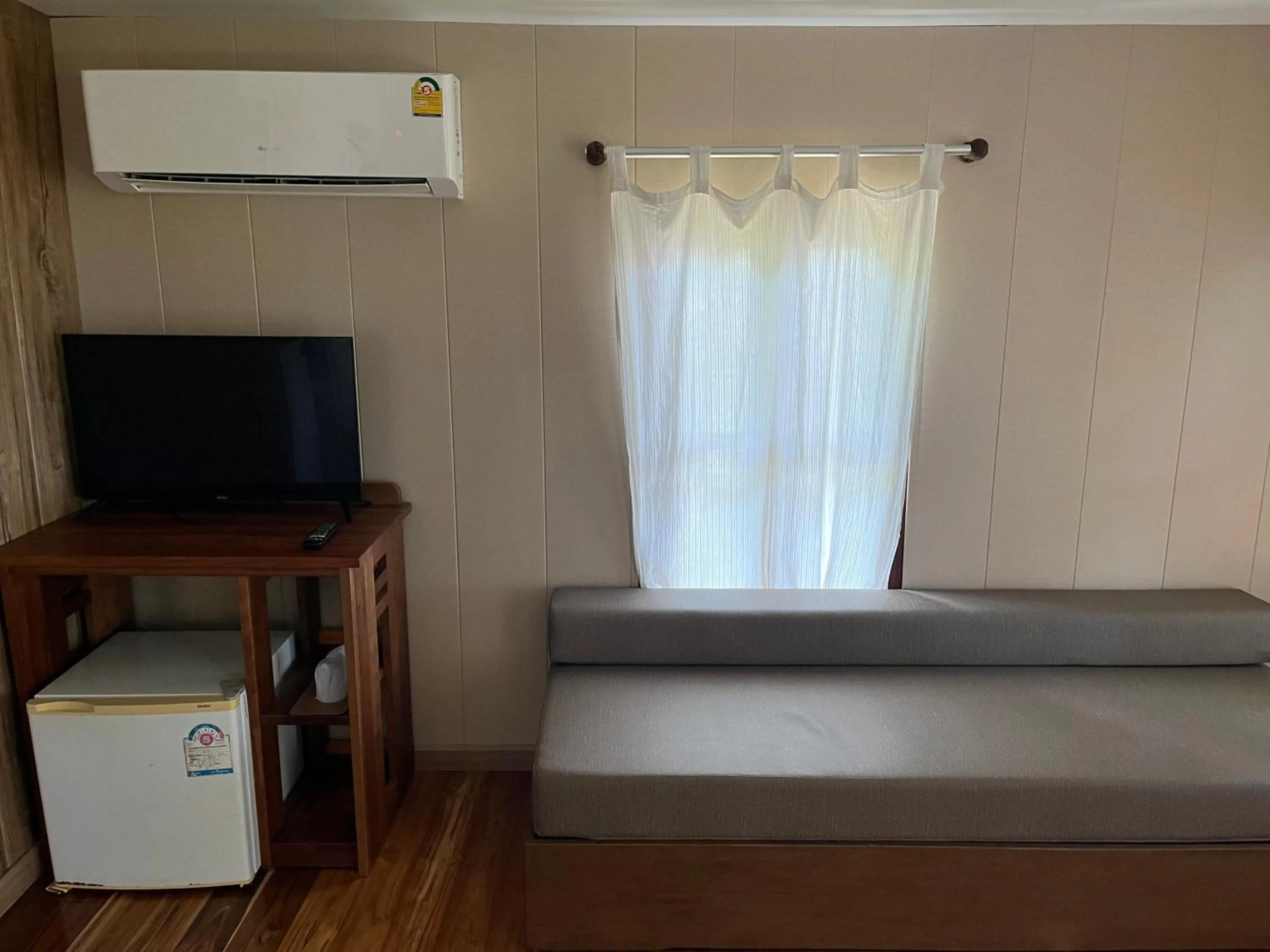 Bed in A-Na-Lay Resort Koh Kood