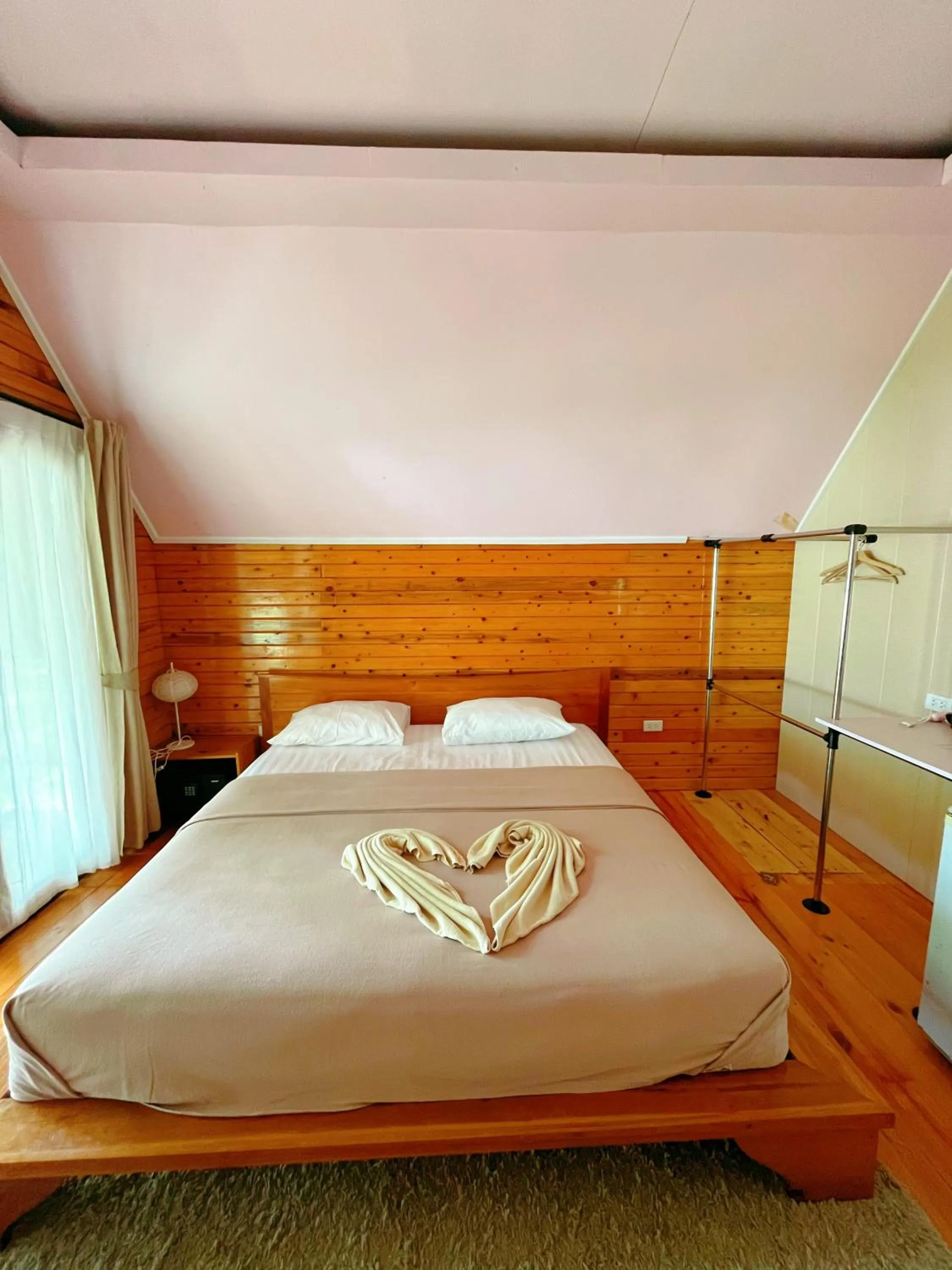 Bed in A-Na-Lay Resort Koh Kood