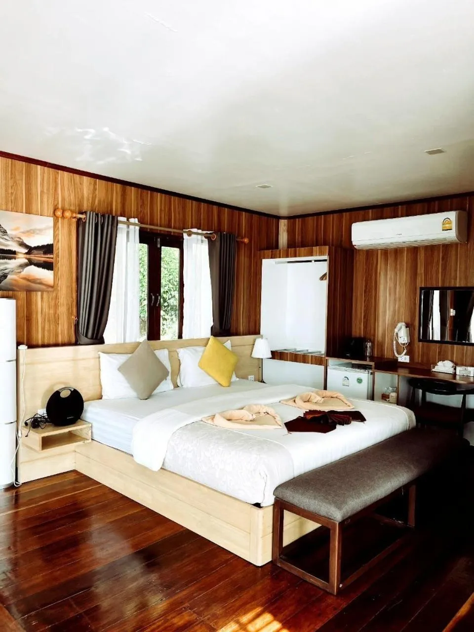 Bed in A-Na-Lay Resort Koh Kood