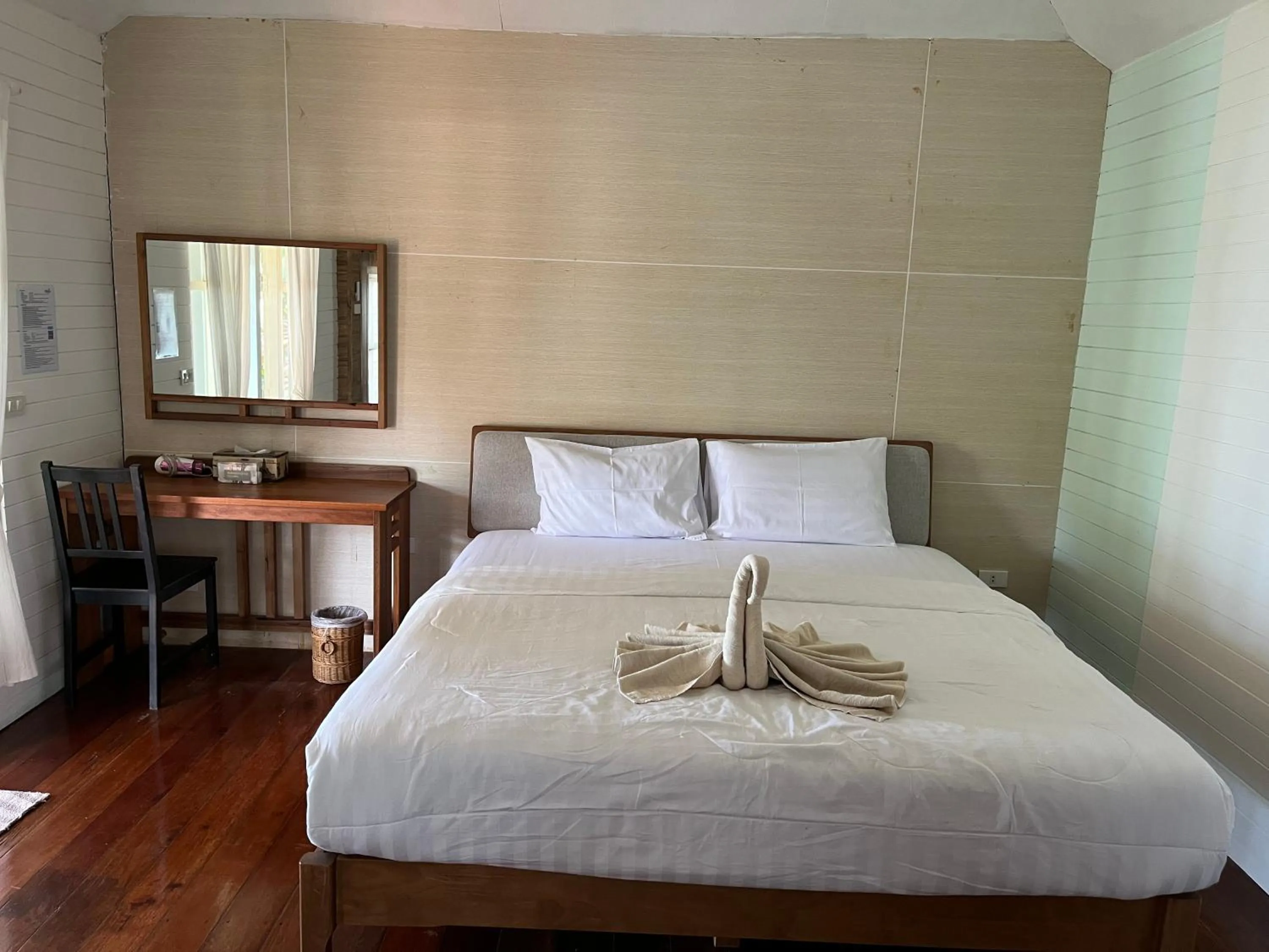 Bed in A-Na-Lay Resort Koh Kood