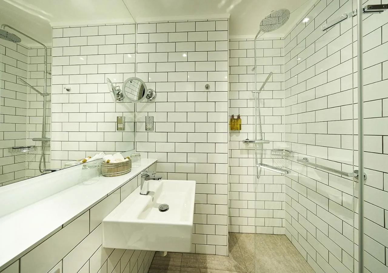 Bathroom in Loch Fyne Hotel & Spa