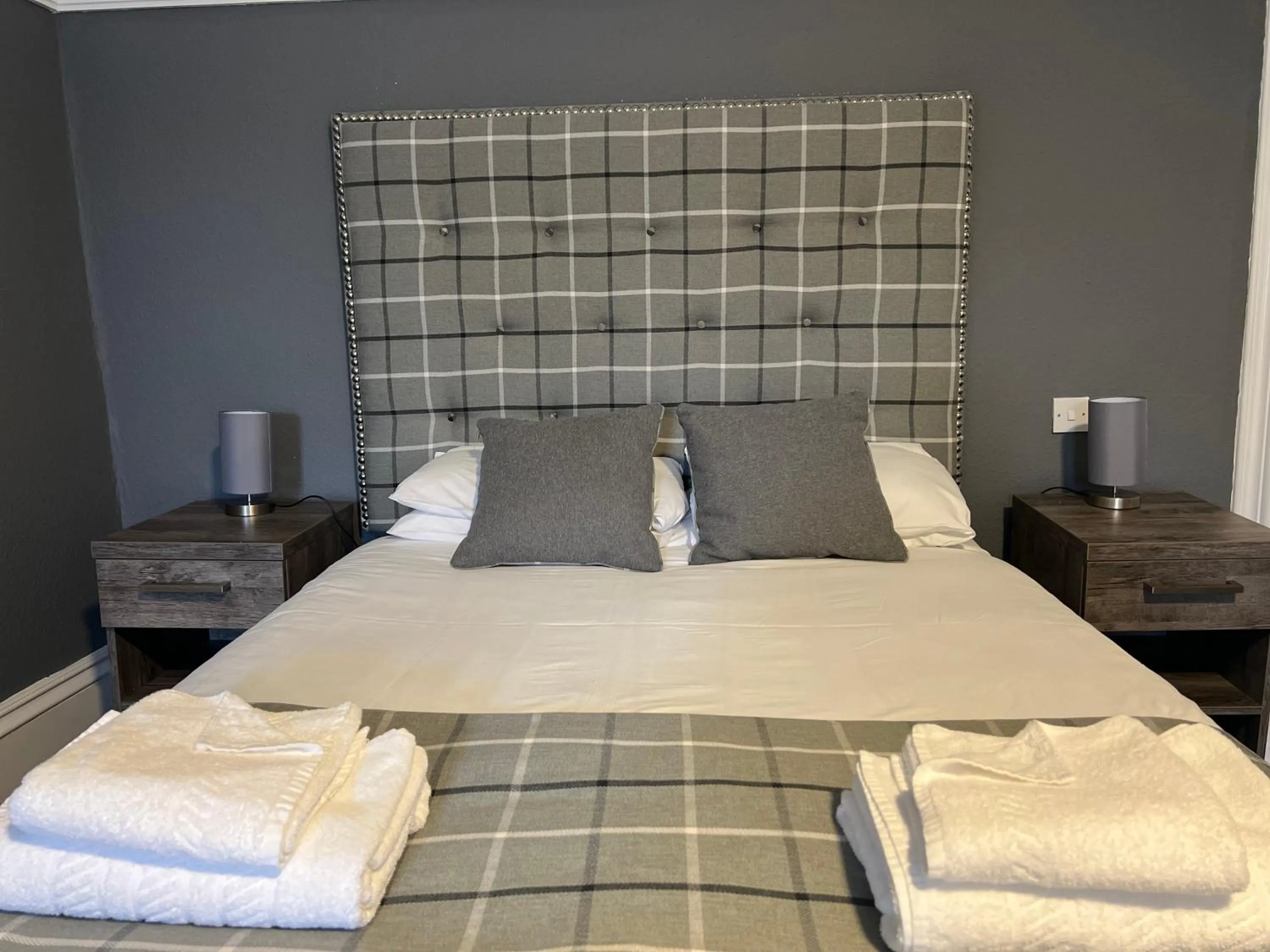 Bedroom, Bed in Royal Thurso Hotel