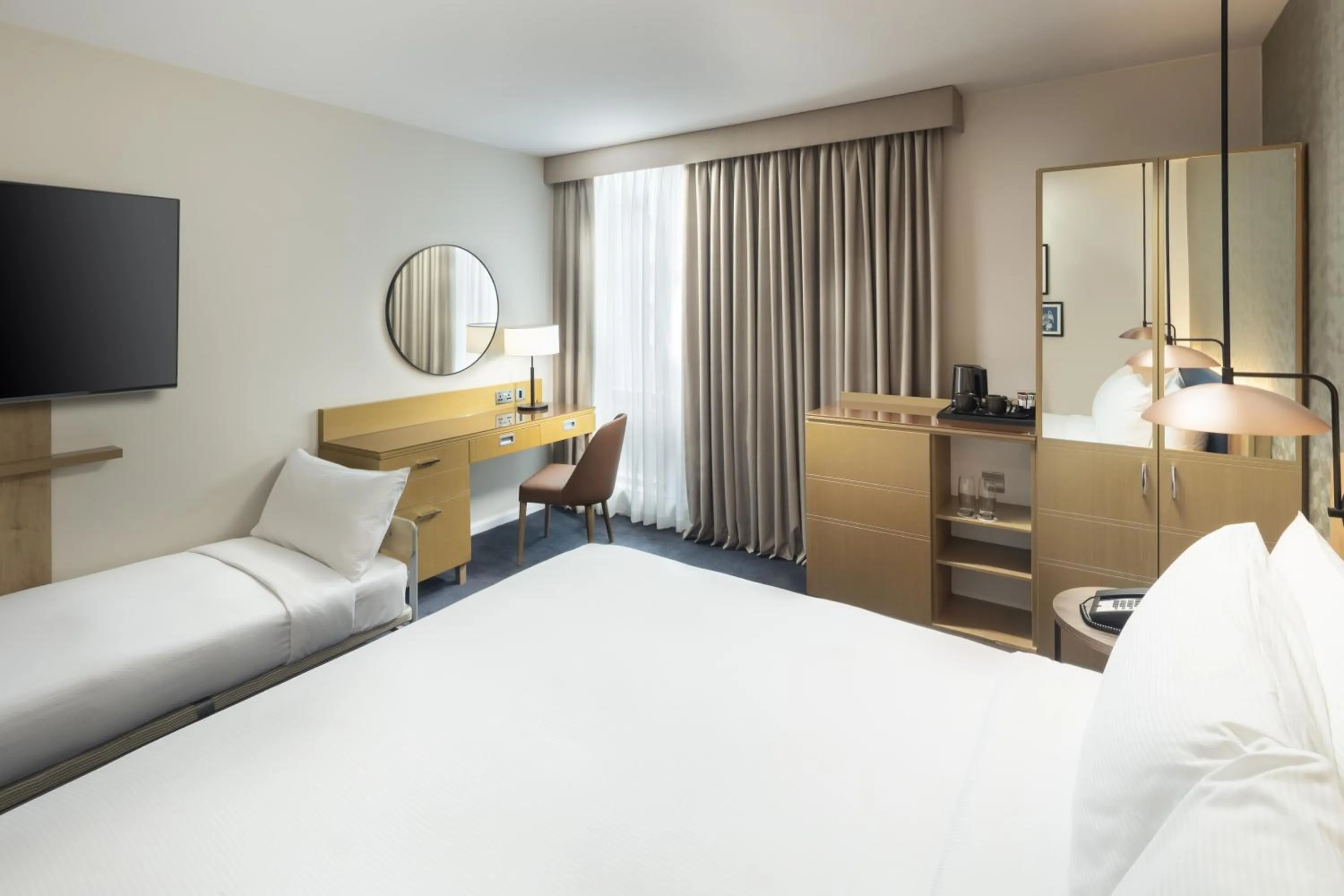 Bed in Hilton Garden Inn Birmingham Brindley Place