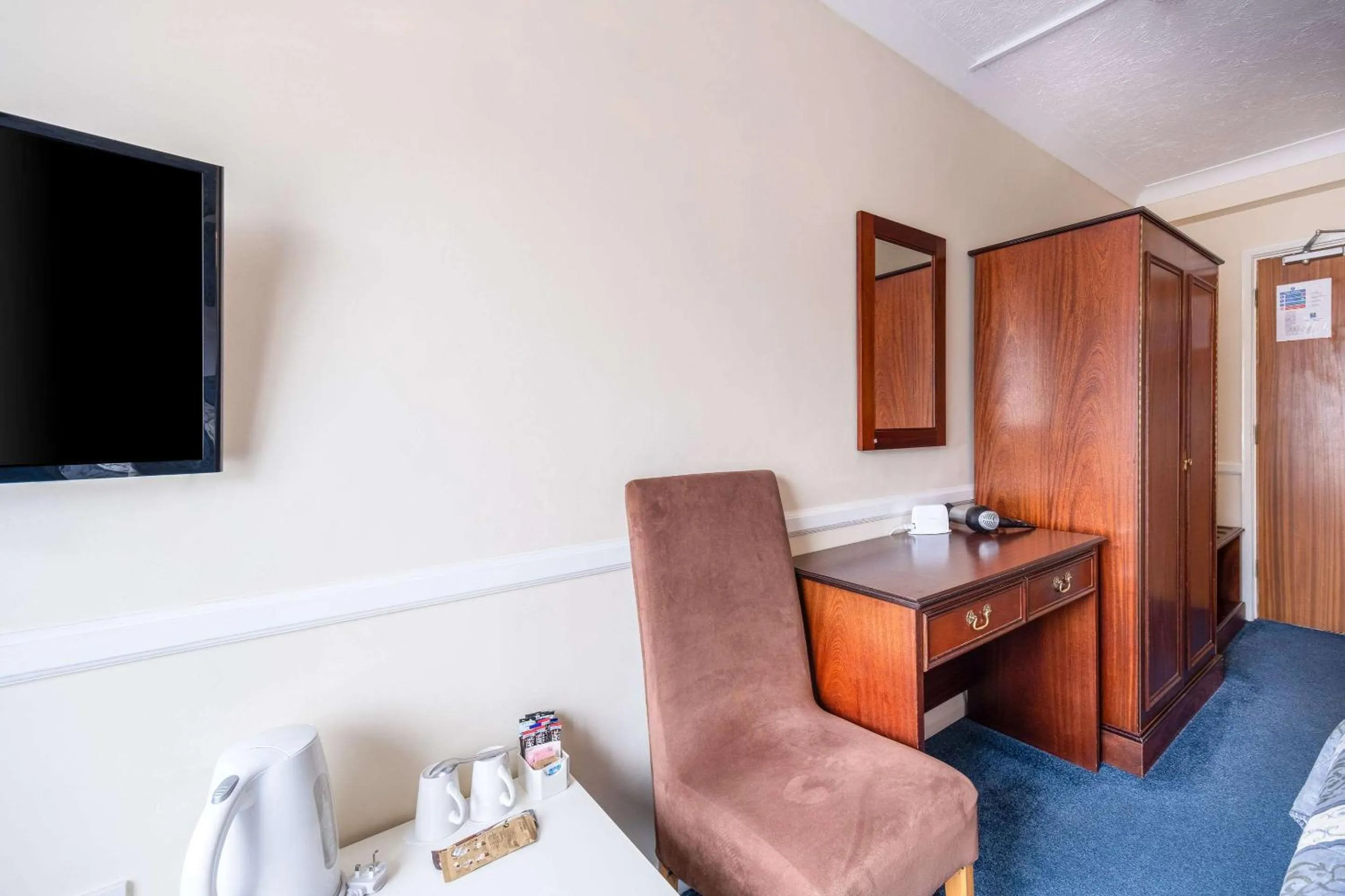 Photo of the whole room, TV/Entertainment Center in Comfort Hotel Great Yarmouth