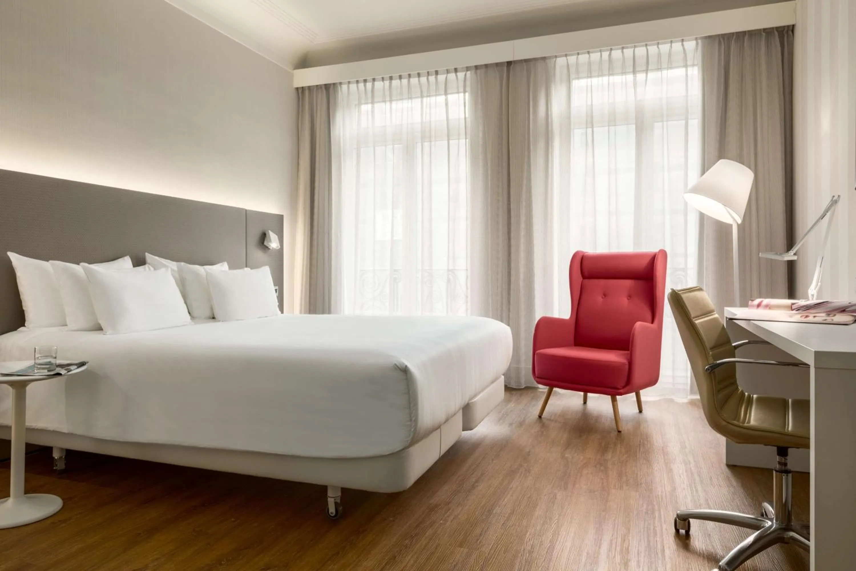 Photo of the whole room, Bed in NH Collection Brussels Centre