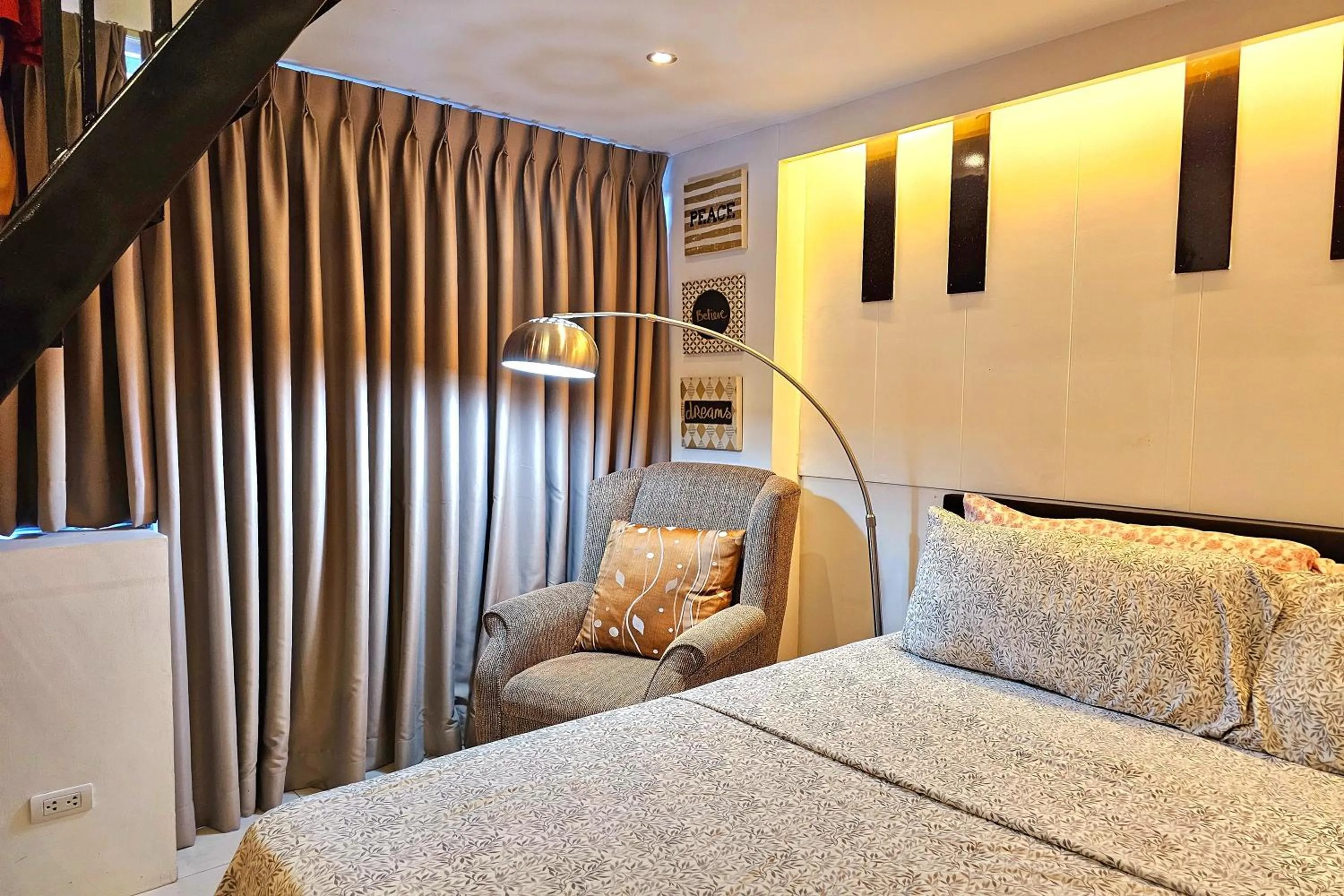 Bed in PRS at One Palm Tree Villa near T3 Airport