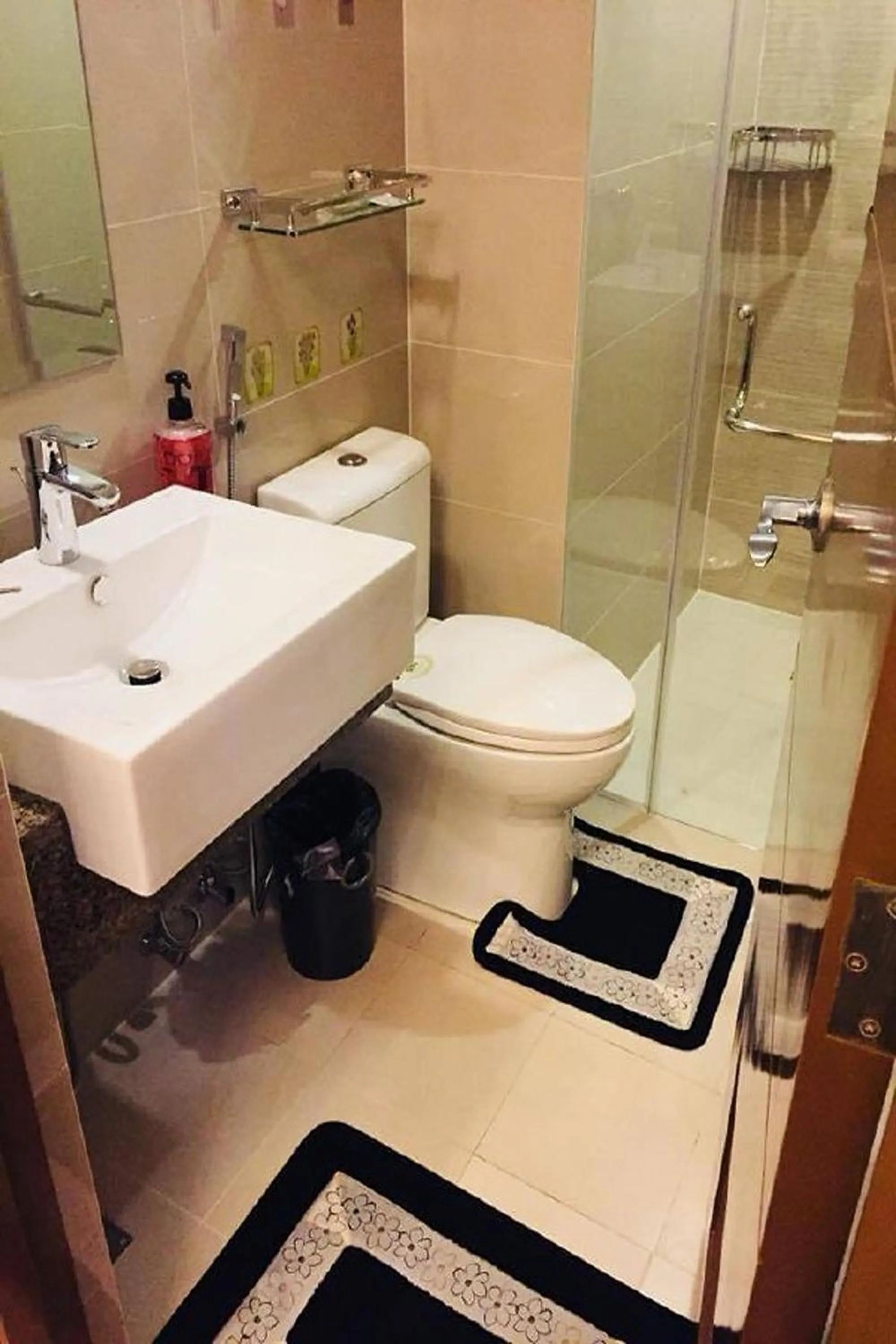 Bathroom in PRS at One Palm Tree Villa near T3 Airport