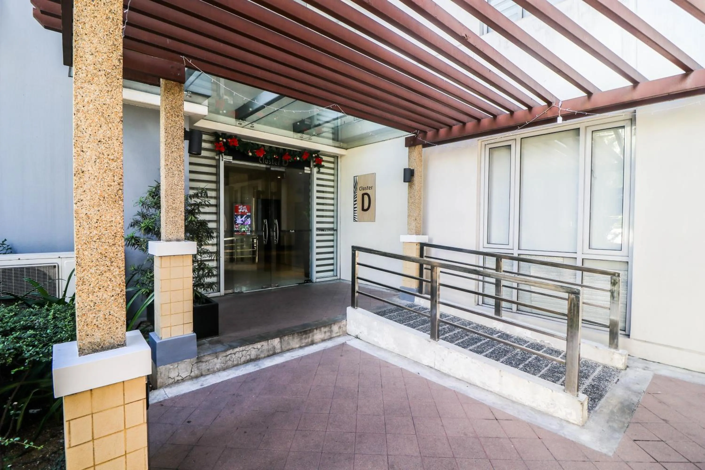 Facade/entrance in PRS at One Palm Tree Villa near T3 Airport