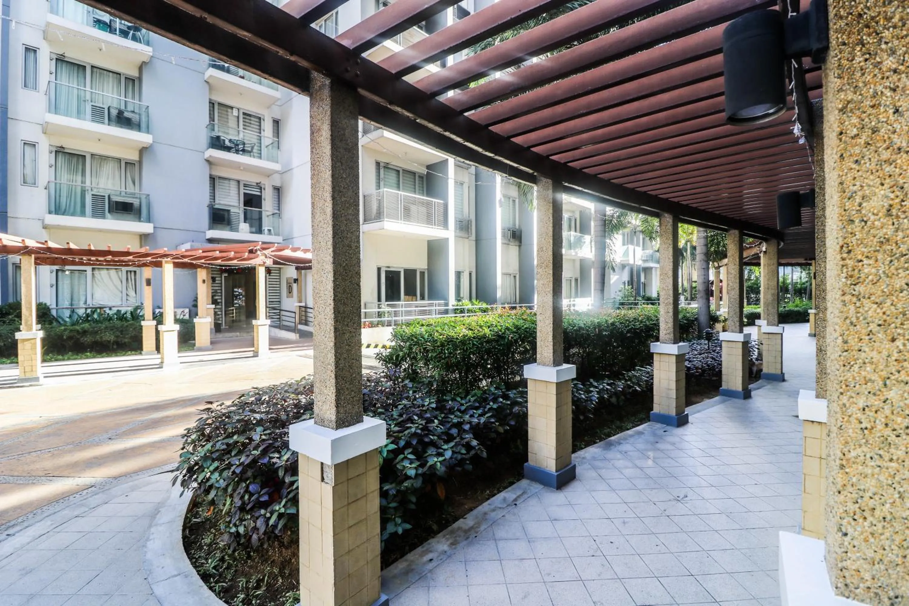 Facade/entrance in PRS at One Palm Tree Villa near T3 Airport