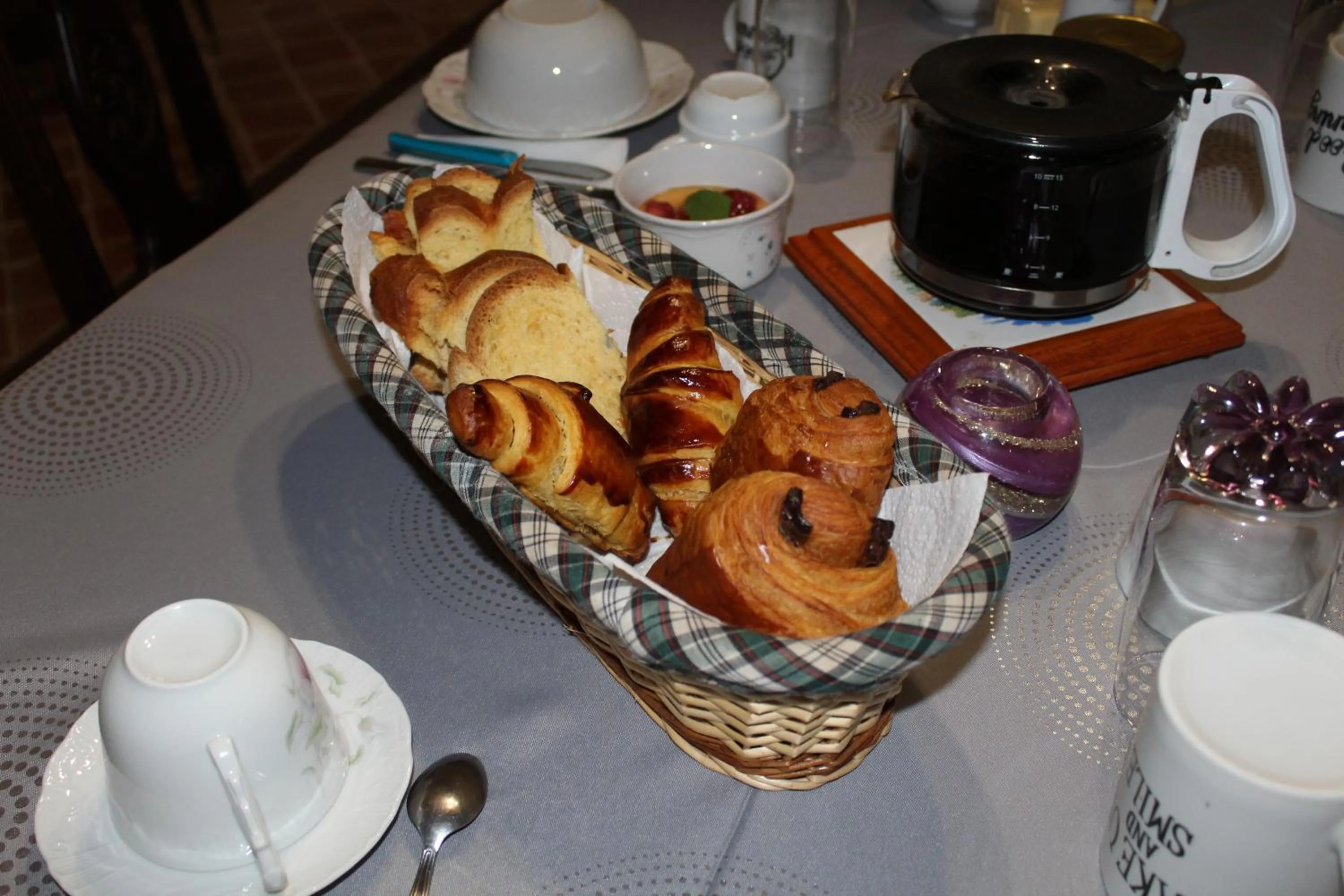Continental breakfast in Domaine de la Touche Mosnay