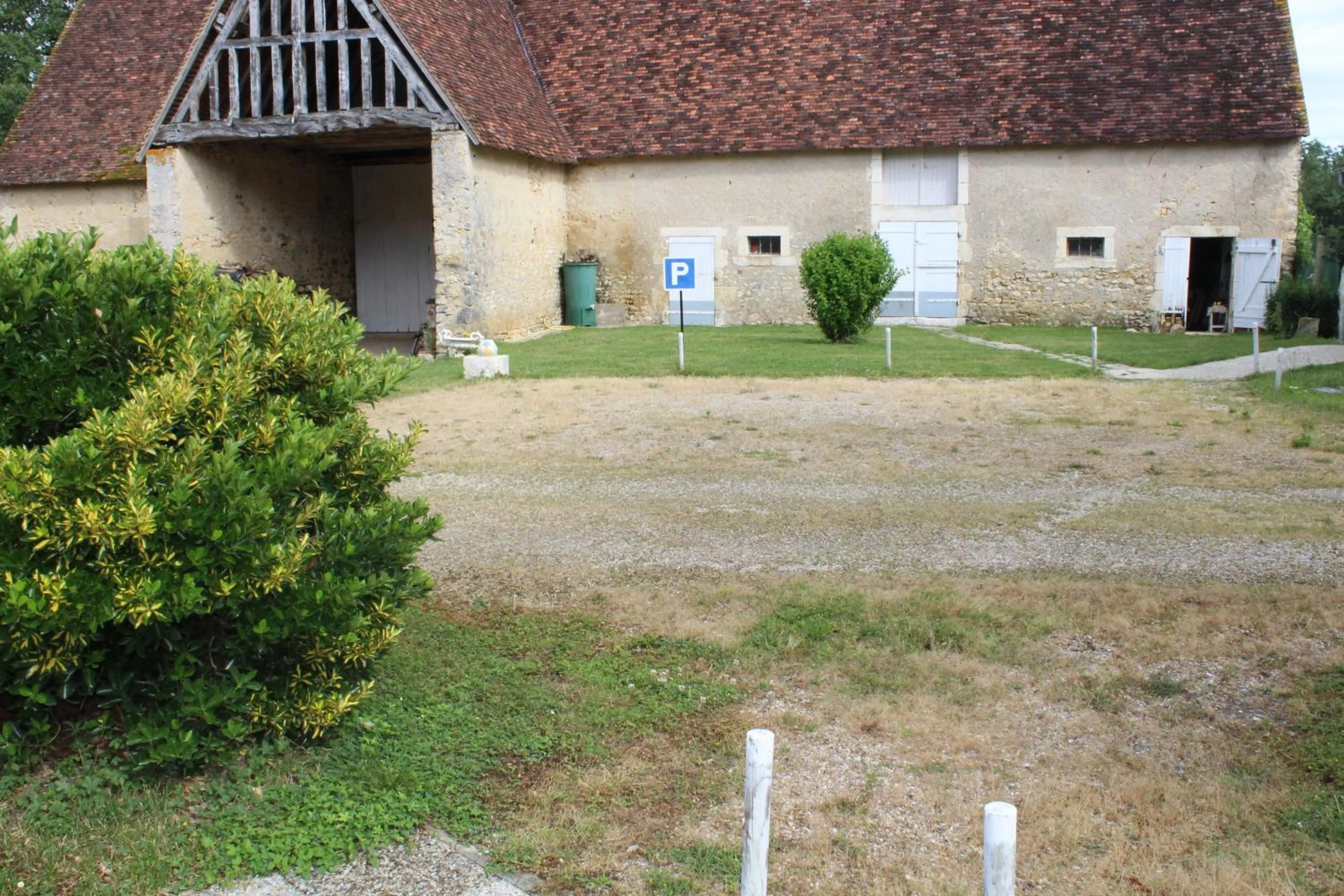 Parking in Domaine de la Touche Mosnay